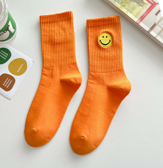 New style embroidered smiling face women's socks, trendy mid-calf sports cotton socks [orange] [one size fits all]