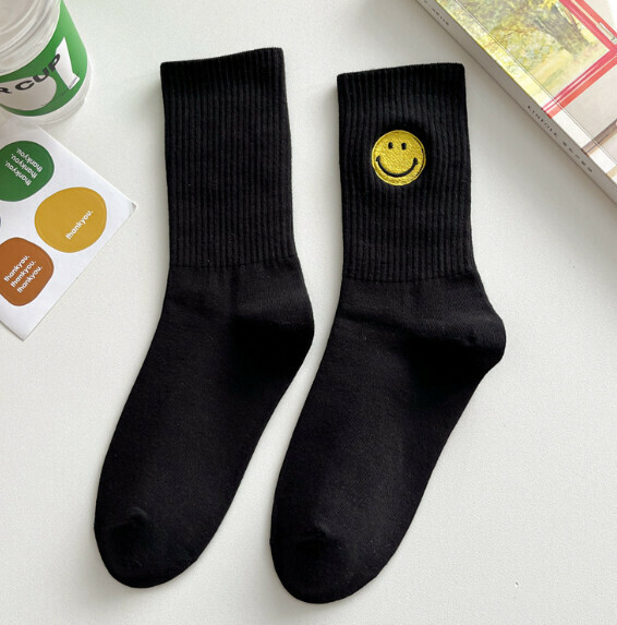 New style embroidered smiling face women's socks, trendy mid-calf sports cotton socks [black] [one size fits all]