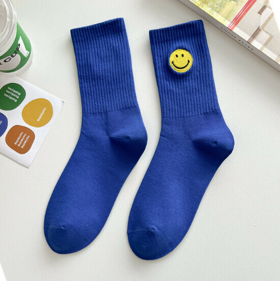 New style embroidered smiling face women's socks, trendy mid-calf sports cotton socks [blue] [one size fits all]
