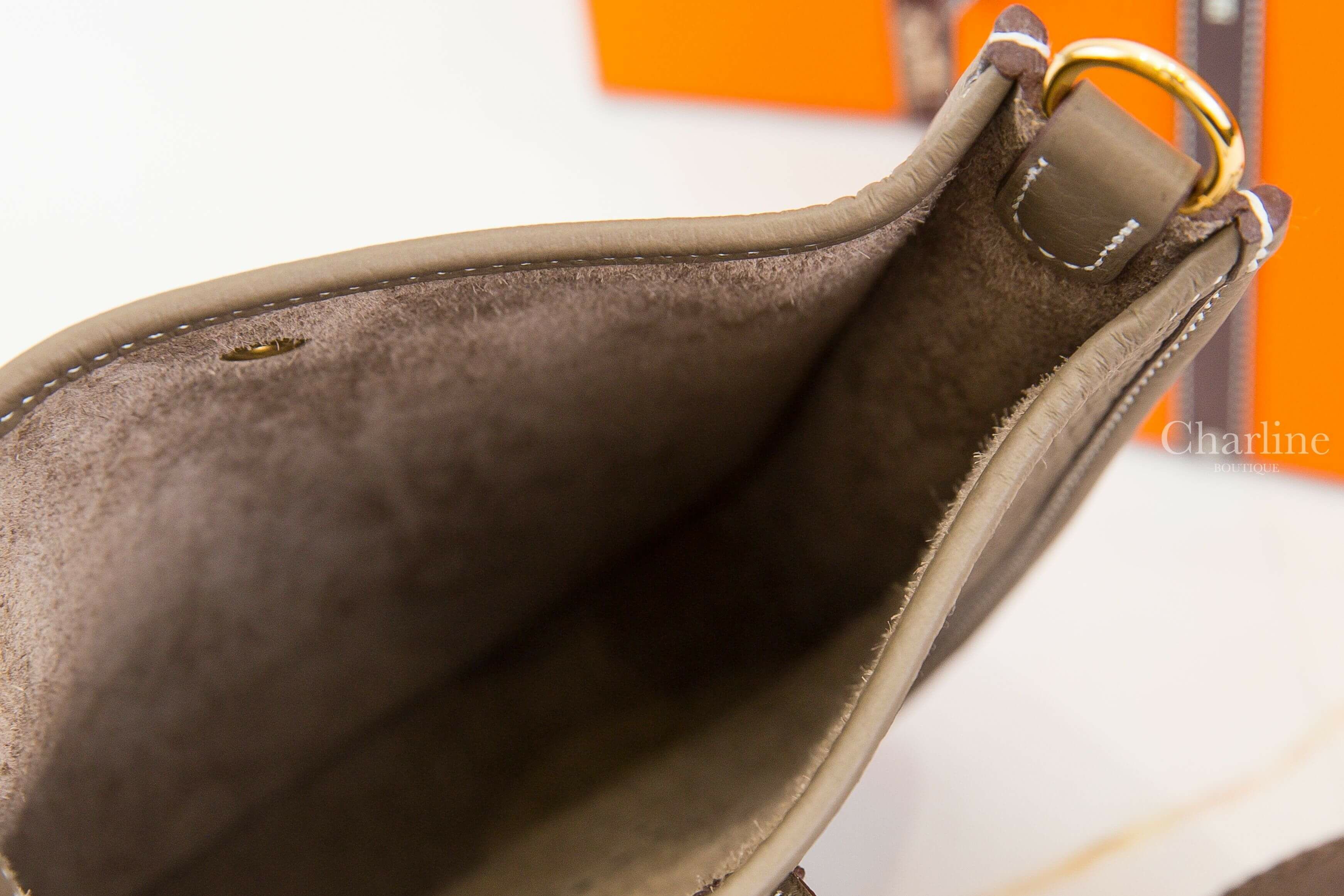 Hermès Evelyne TPM 16cm 18 Etoupe Taurillon Clemence W刻大象灰金釦簍空洞洞肩背包-Charline Boutique 精品代購