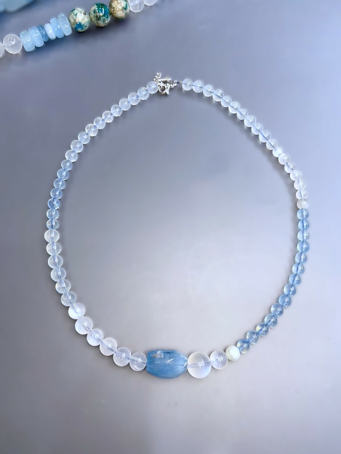 波光粼粼 01丨海藍寶與月光石設計短項鍊丨三月和六月