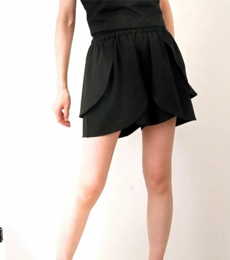 塔夫綢層次花苞型黑色短褲【日本直送】