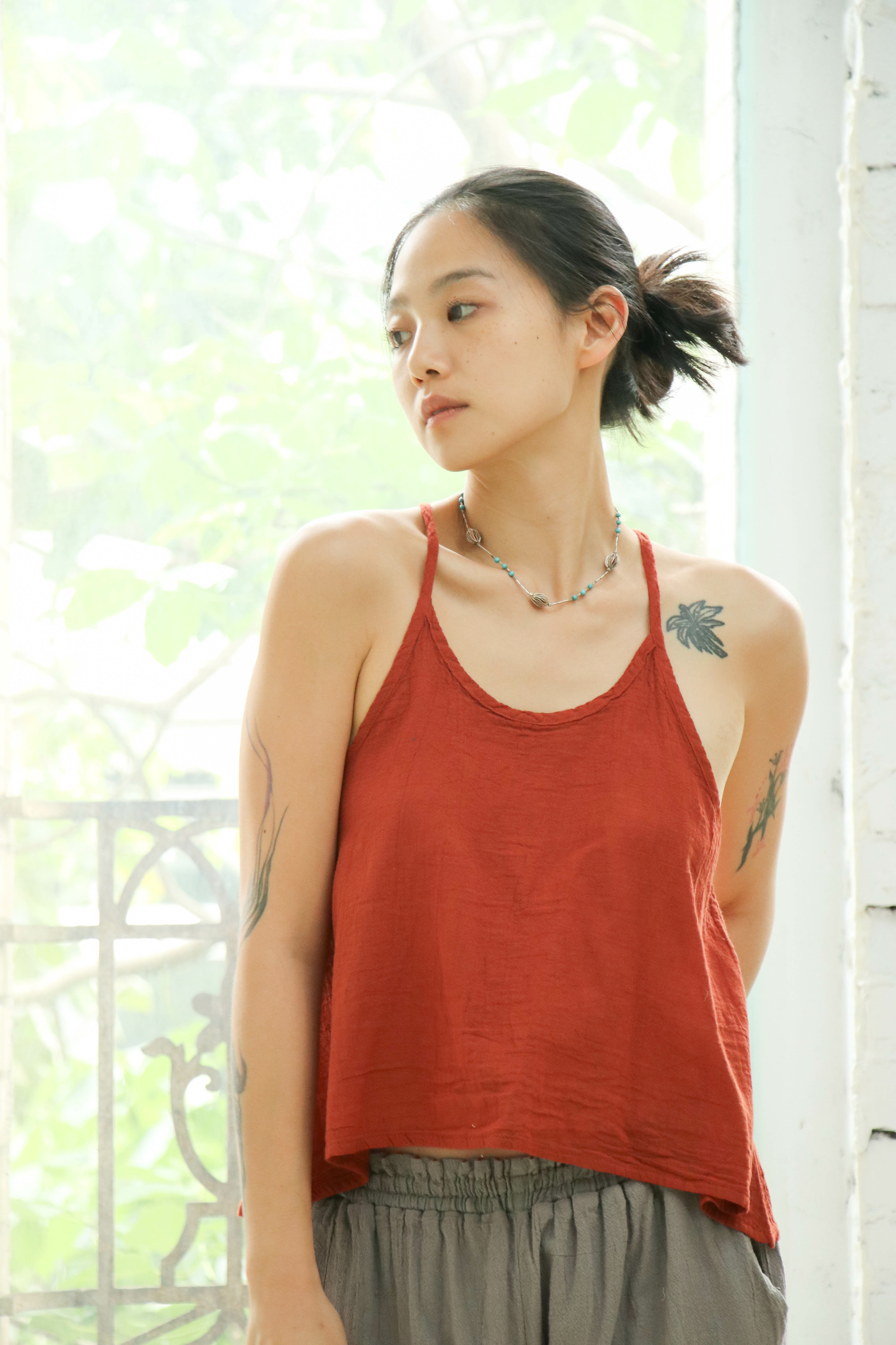 Y背細肩帶上衣 / 慕斯布 橘紅
