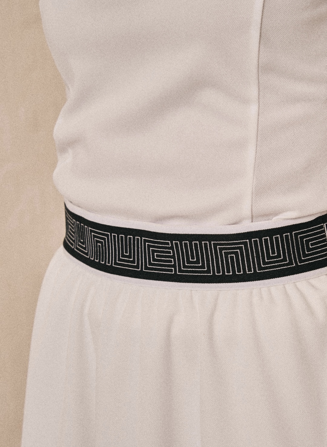 女 【現貨】正韓設計師Lenucu 學院風格氣質歐風腰帶印花 喇叭裙褲 /高爾夫球裙褲（白色）(MW113108)