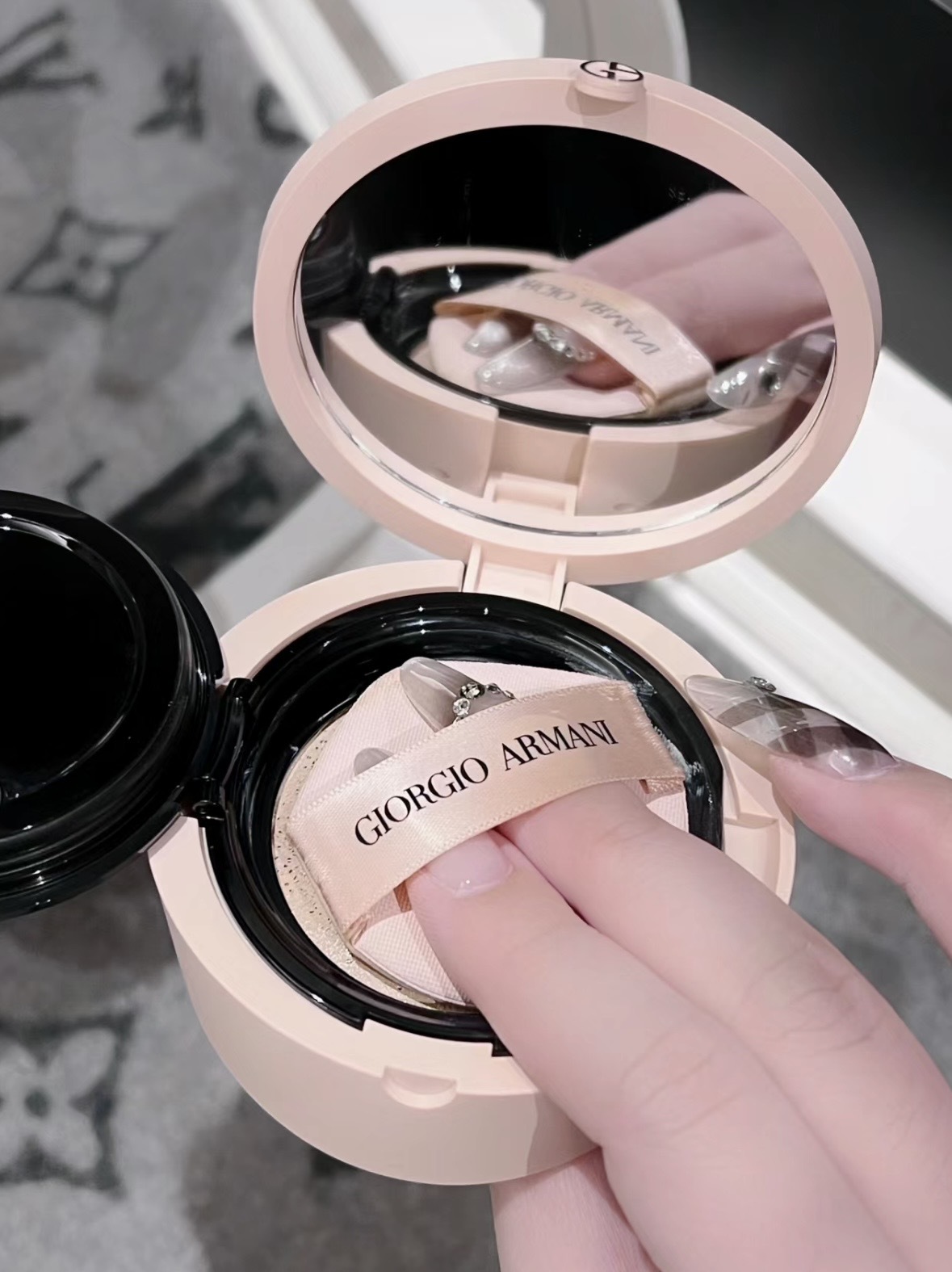 #現貨 GIORGIO ARMANI GA 亞曼尼 完美絲絨持久氣墊粉餅 限定冷煙粉外殼