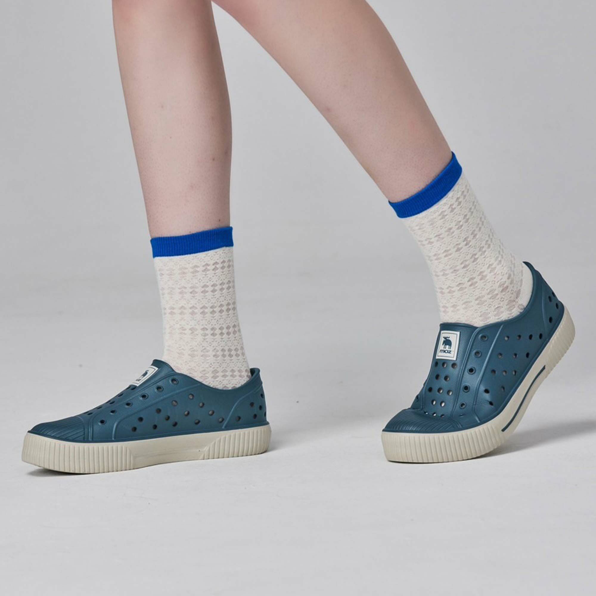 moz瑞典駝鹿雙色洞洞餅乾水鞋(海峽藍) 全球首創舒適厚底防潑水