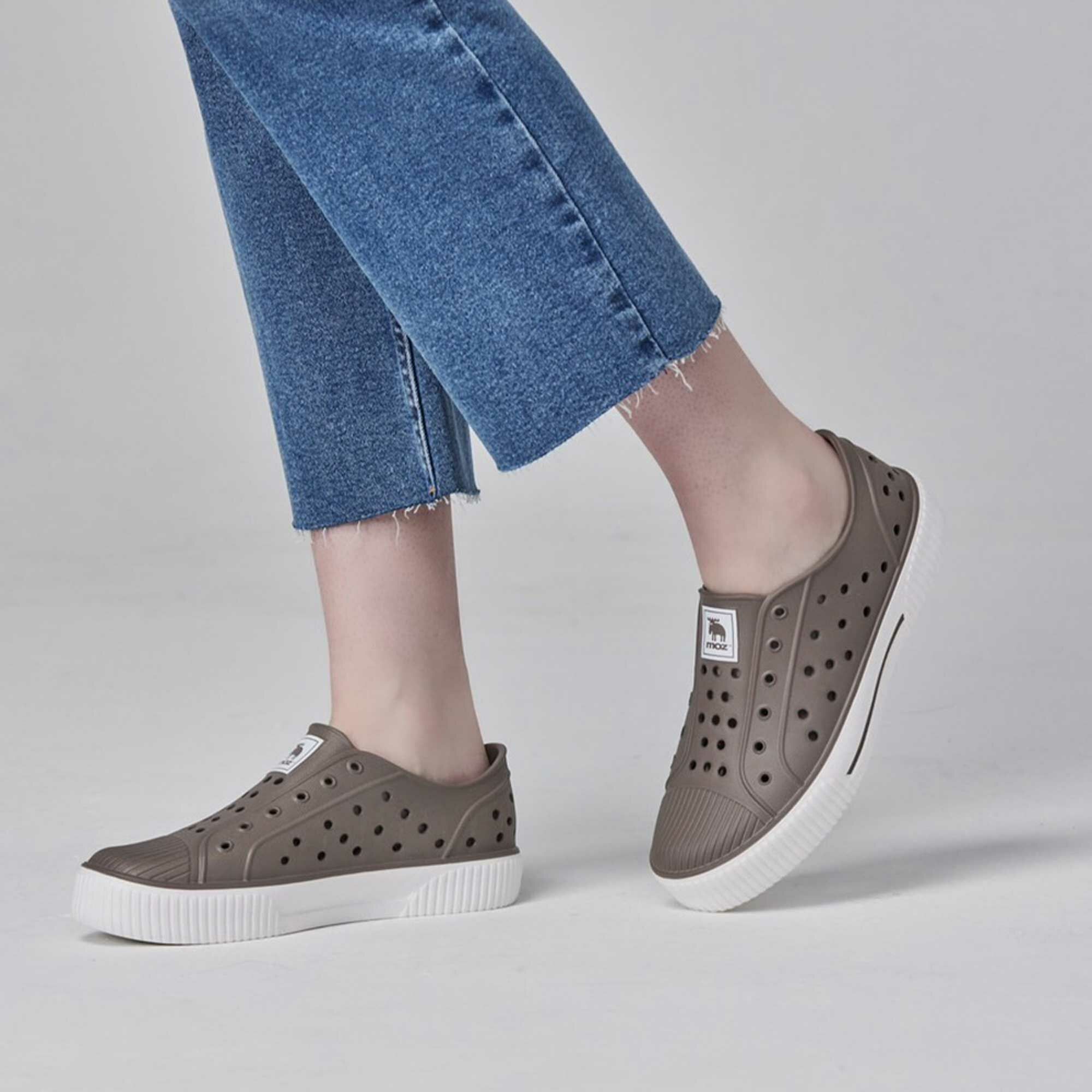 moz瑞典駝鹿雙色洞洞餅乾水鞋(巧克力) 全球首創舒適厚底防潑水