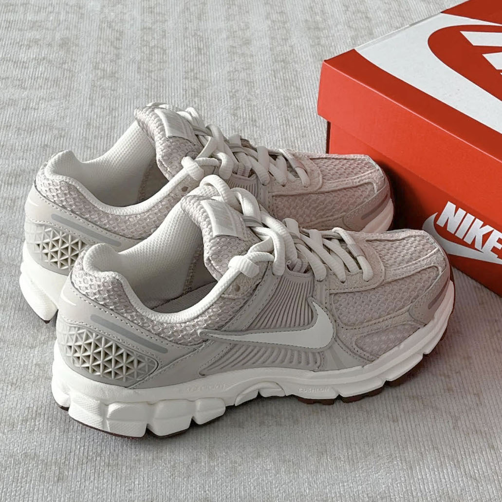 NIKE ZOOM VOMERO 5 奶杏焦糖底 裸色 淡奶茶 米灰 女鞋 FZ3780-101 / 現貨
