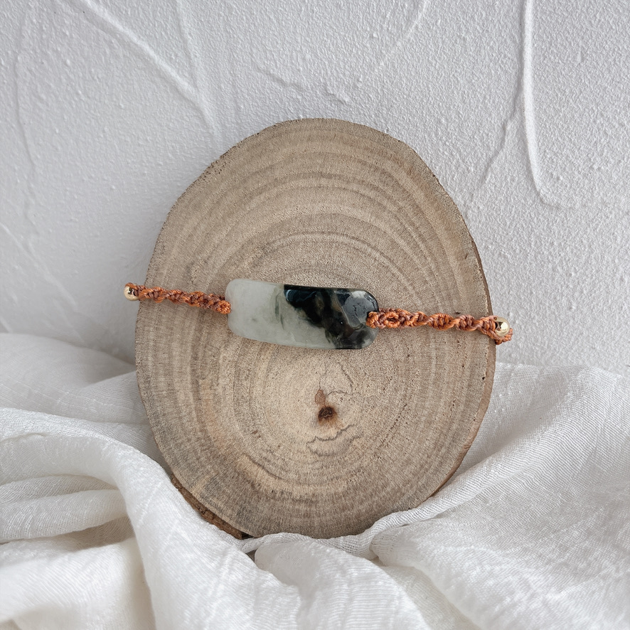 翡翠飄花．無事牌手繩