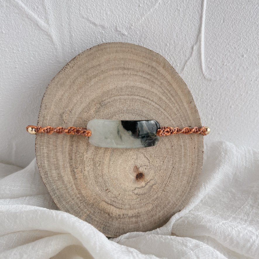 翡翠飄花．無事牌手繩