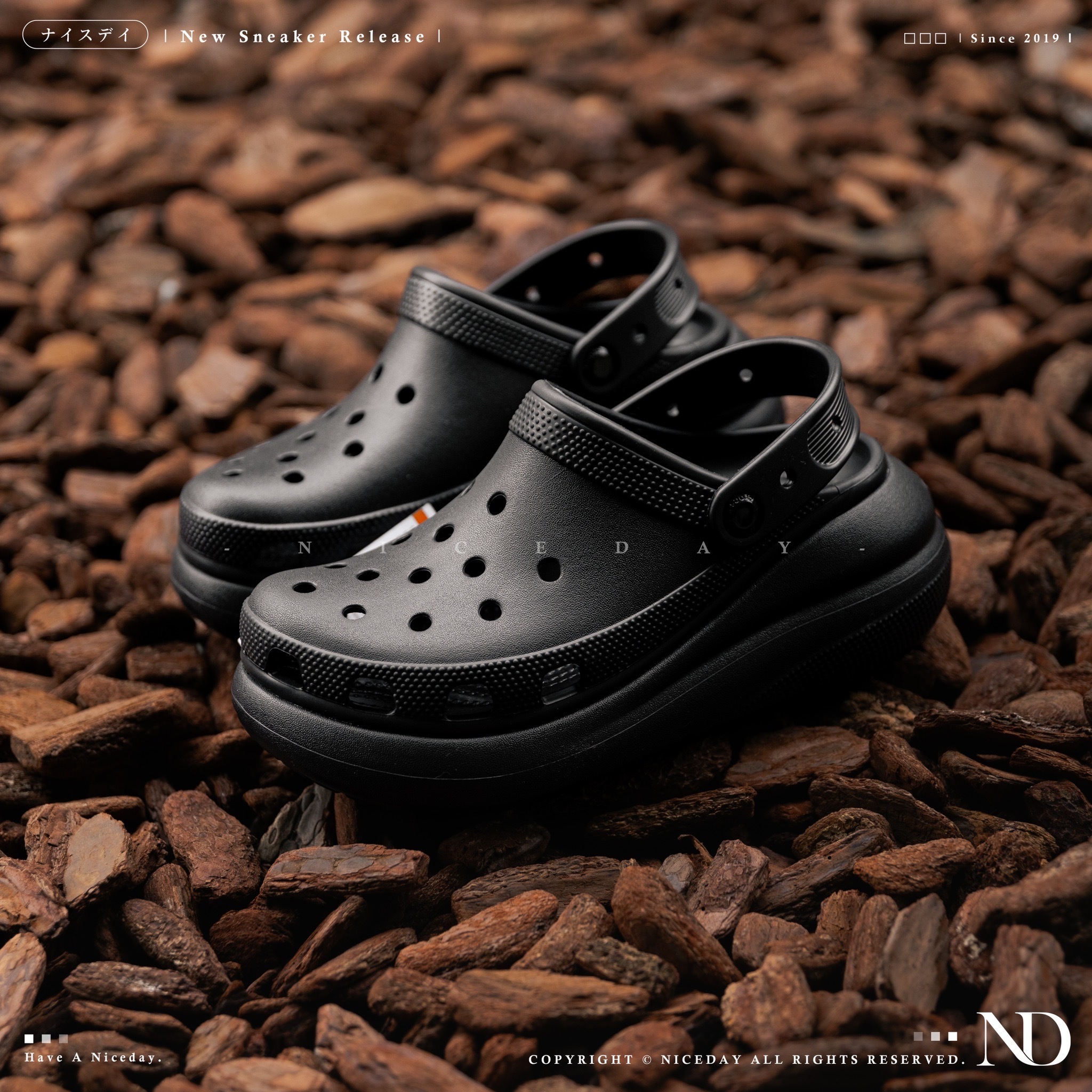 NICEDAY 現貨 Crocs Classic Crush 泡芙 黑 白 洞洞鞋 增高厚底 防水 涼鞋 男女尺寸