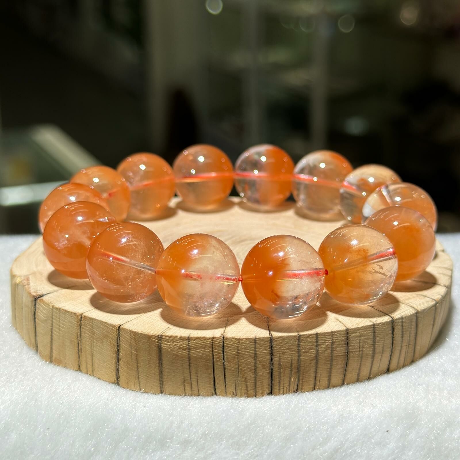 大m💫紅兔毛手串 17.5 mm +/-