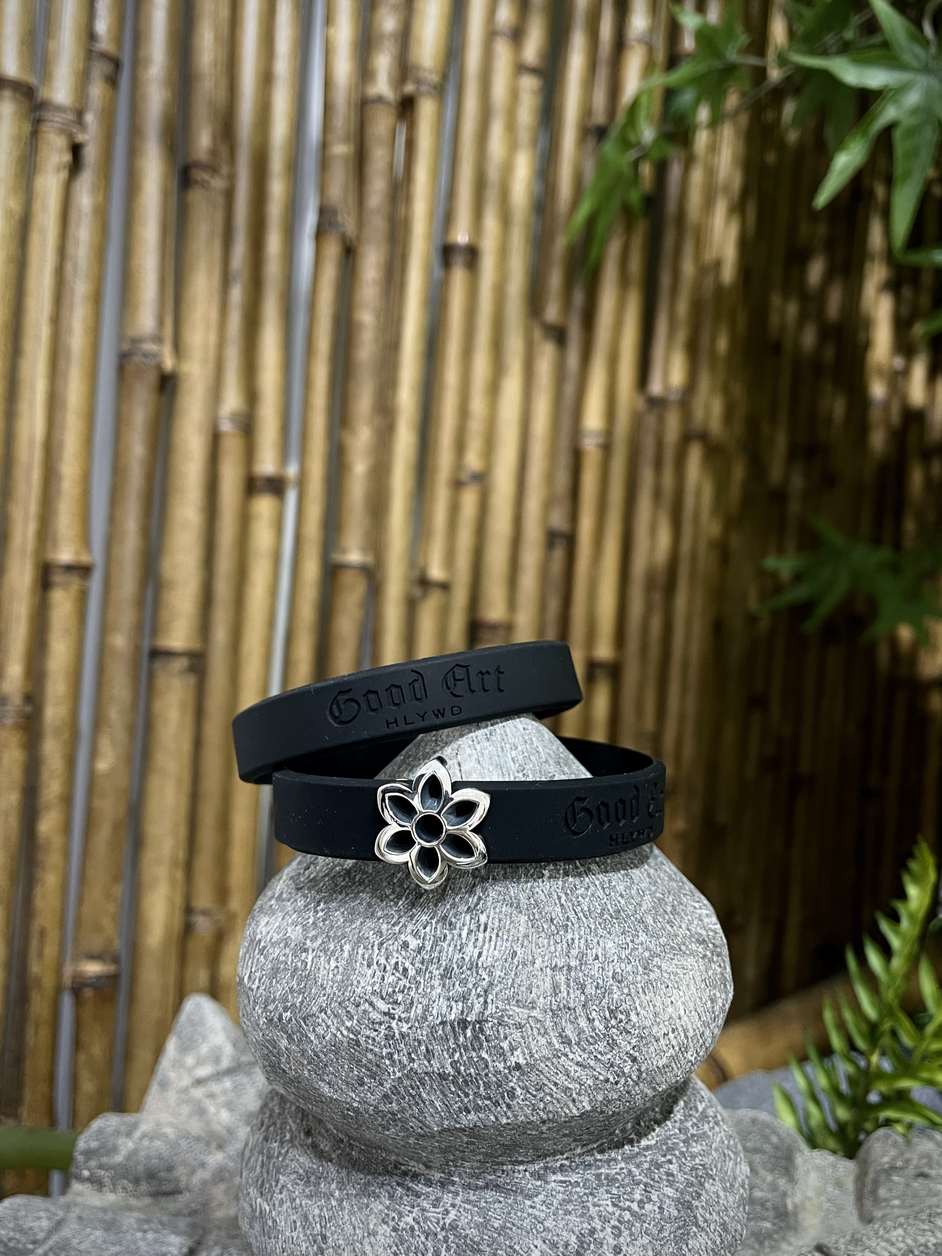 RUBBER BISCUIT | CUT OUT ROSETTE