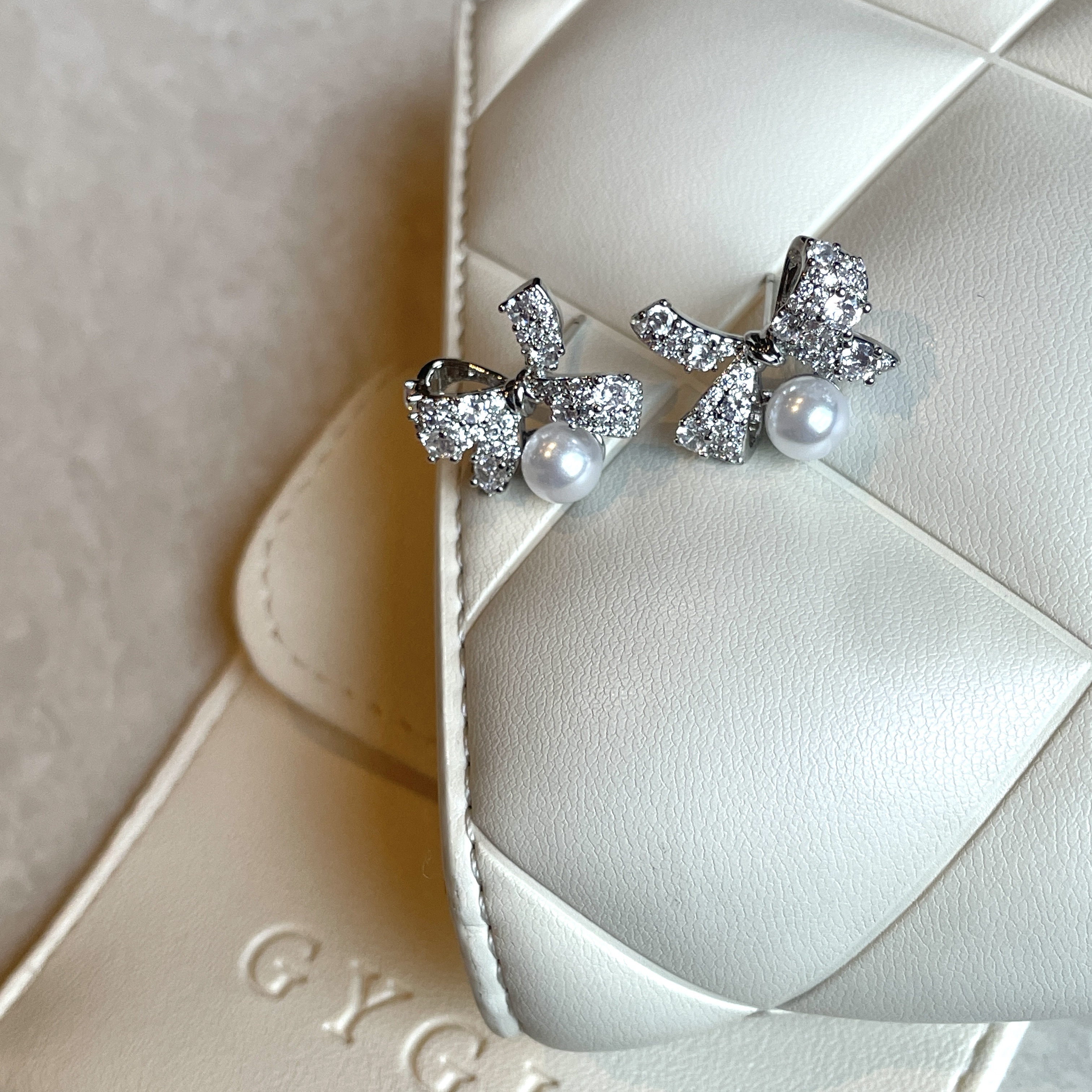 silver白富美 銀滿鑽珍珠蝴蝶結耳釘/現貨1