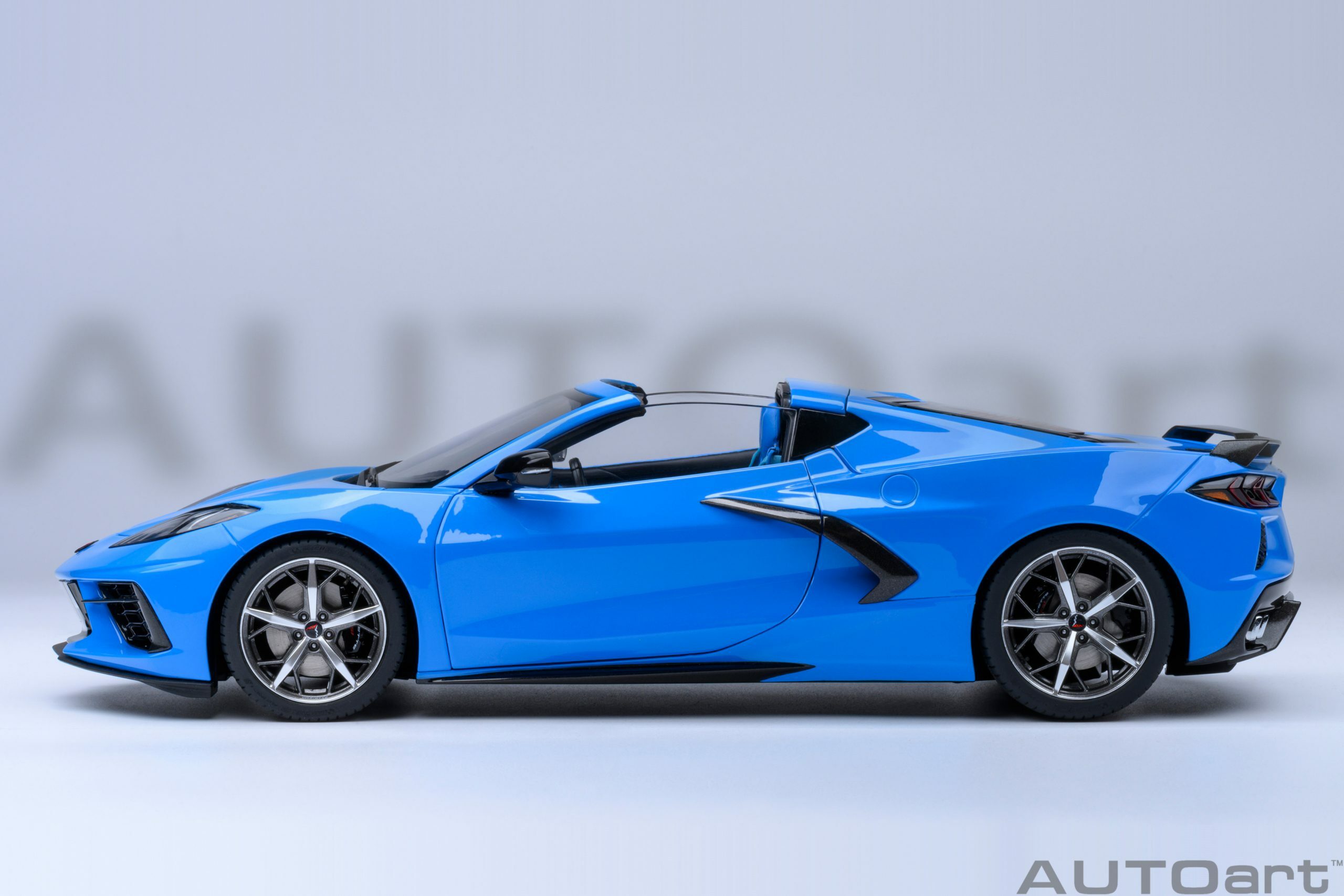 1/18 AUTOART Chevrolet Corvette C8 Stingray Z51 (Rapid Blue) (71281)