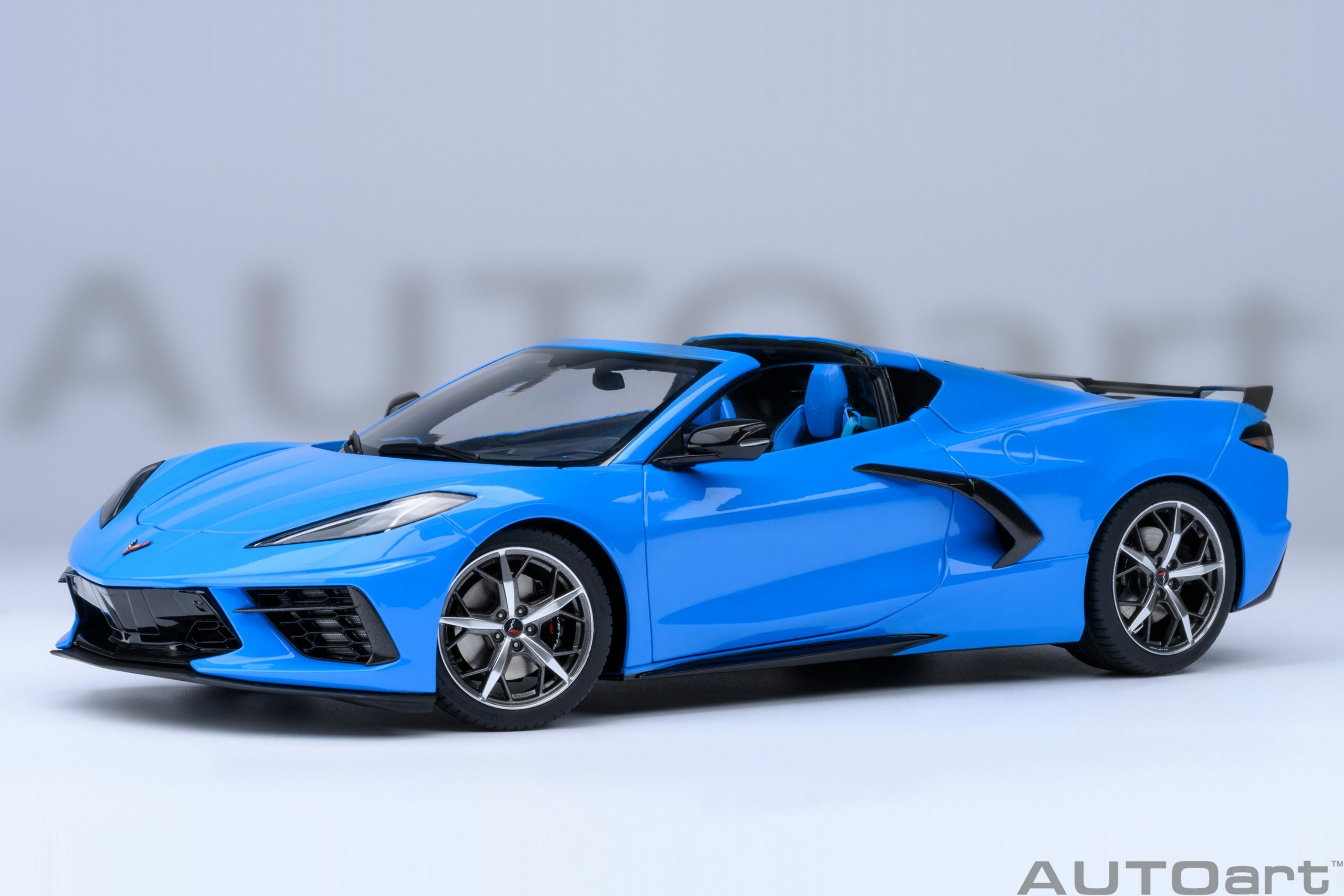 1/18 AUTOART Chevrolet Corvette C8 Stingray Z51 (Rapid Blue) (71281)