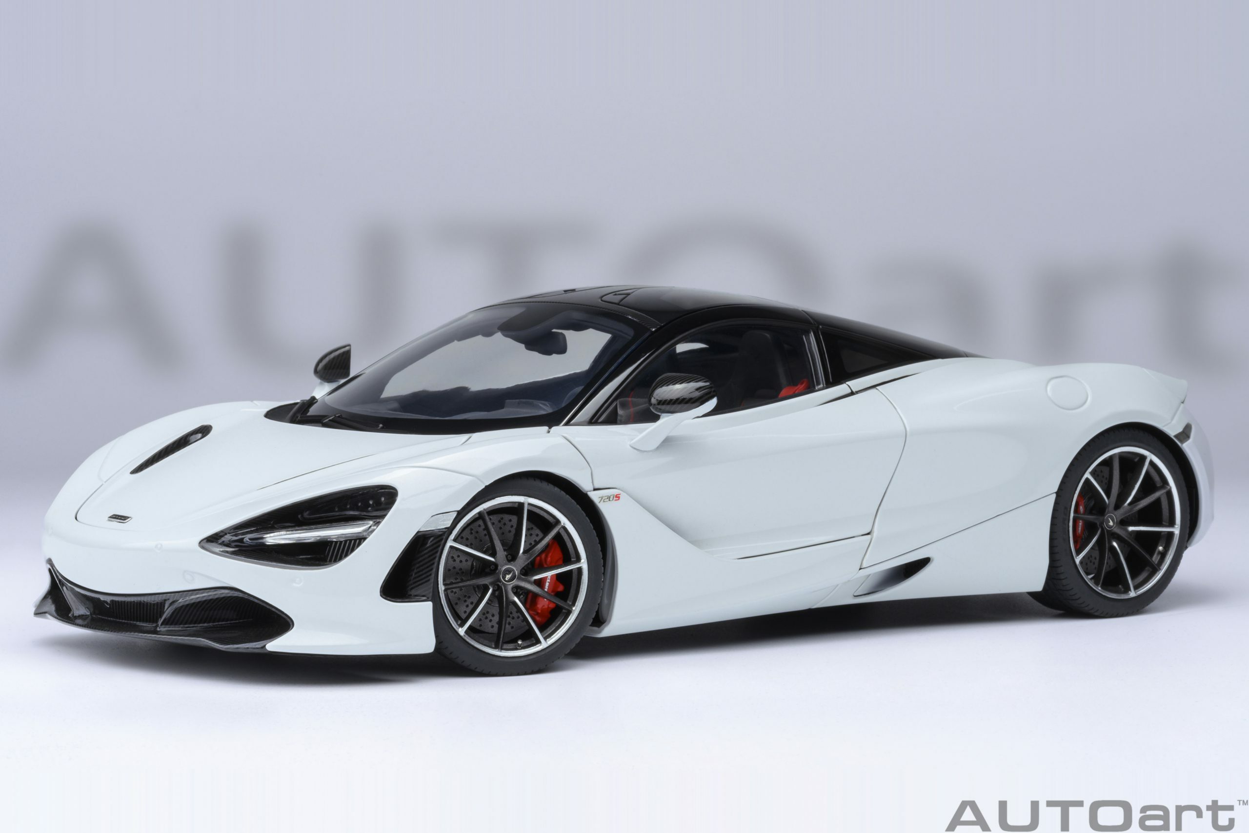 1/18 AUTOART McLaren 720S (Silica White) (76069)
