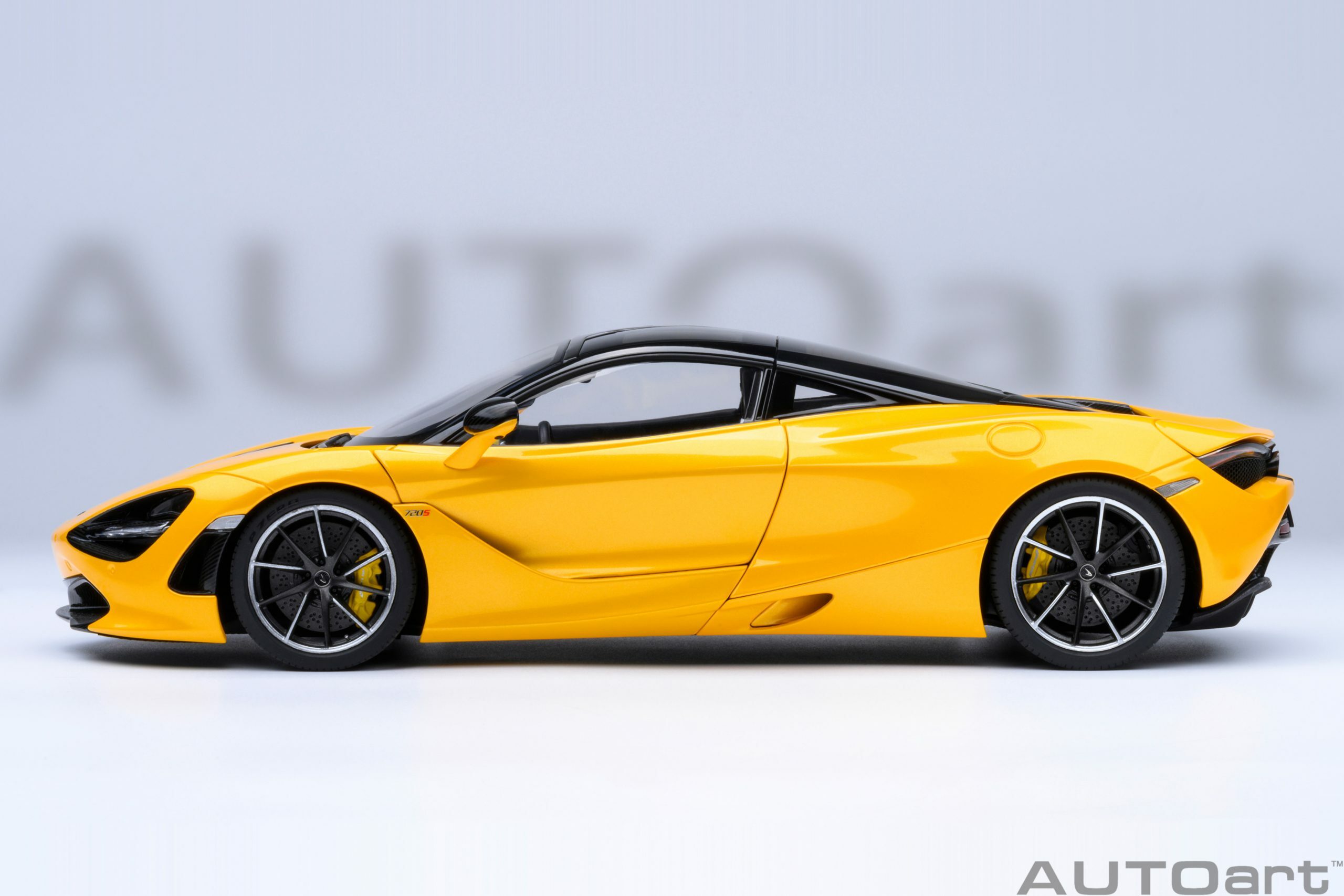 1/18 AUTOART McLaren 720S (Volcano Yellow) (76070)