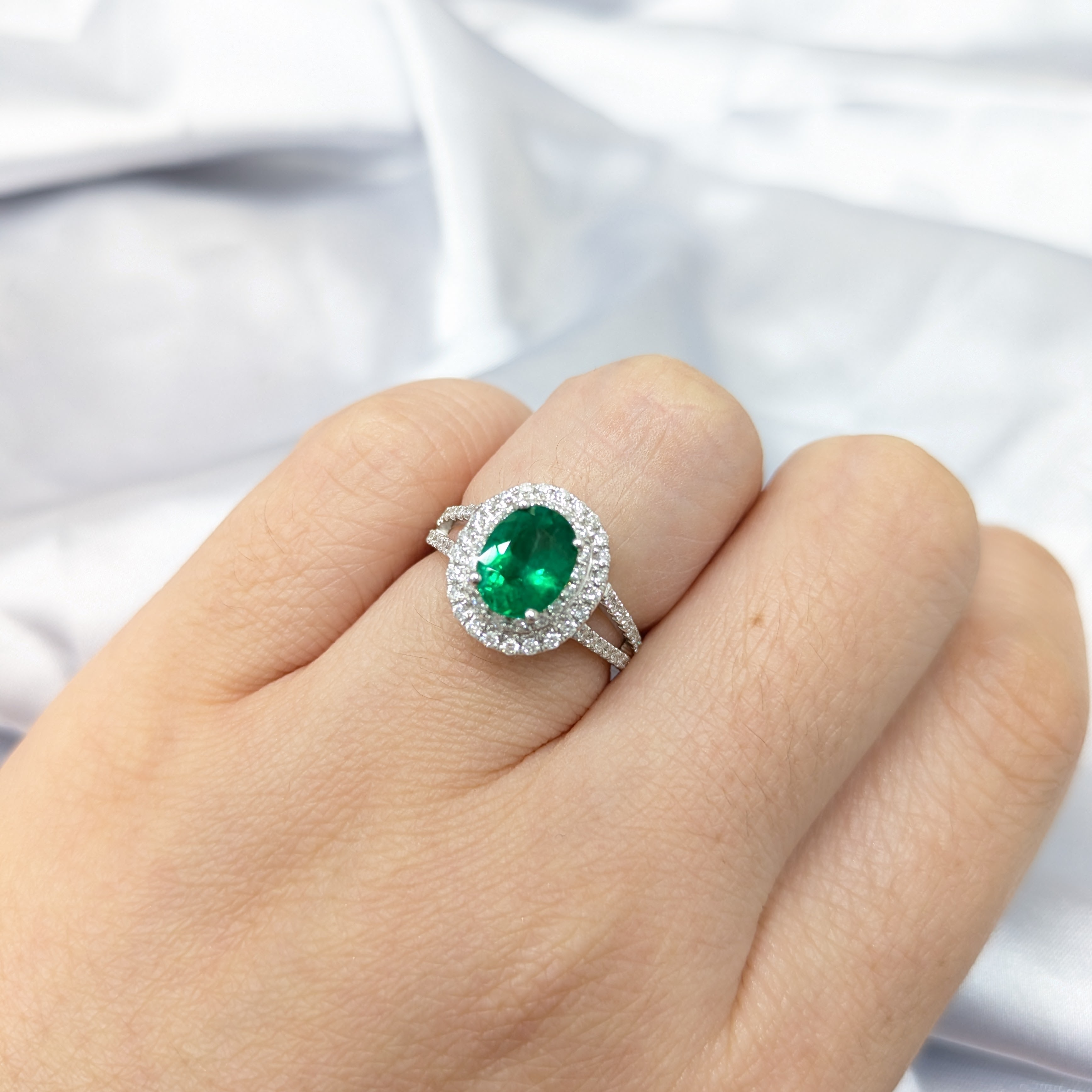 18K White Gold 1.32ct Emerald and Diamond Ring