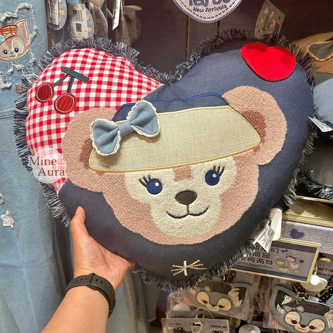 (限時特價) 2024 達菲 Duffy 與好友們 牛仔風系列 雪莉玫 ShellieMay 玲娜貝兒 Lina bell 雙面 愛心 抱枕 靠墊 枕頭 -上海迪士尼樂園