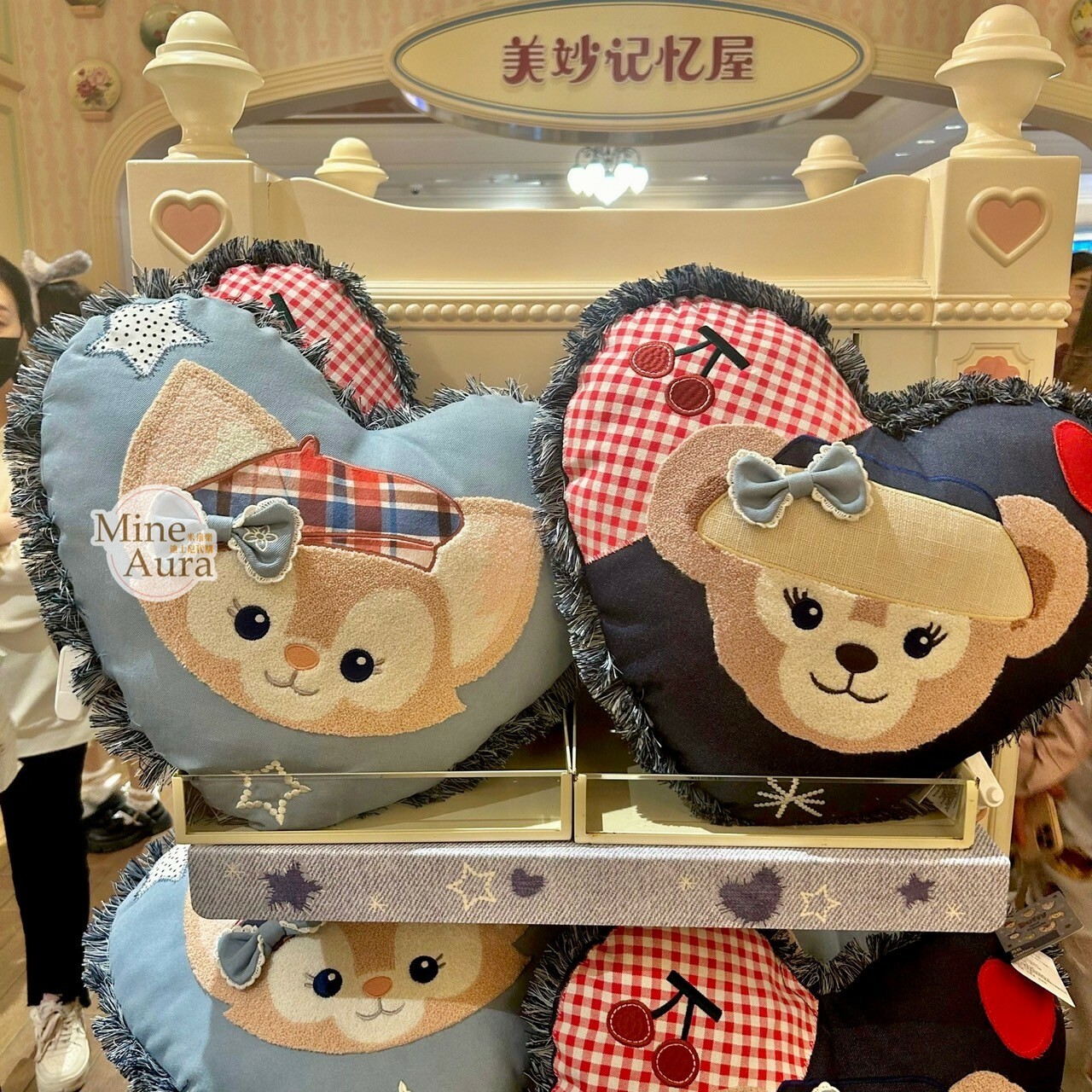 (限時特價) 2024 達菲 Duffy 與好友們 牛仔風系列 雪莉玫 ShellieMay 玲娜貝兒 Lina bell 雙面 愛心 抱枕 靠墊 枕頭 -上海迪士尼樂園