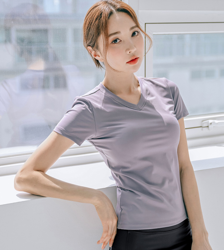 內置胸墊款V領顯瘦運動上衣（兩色）