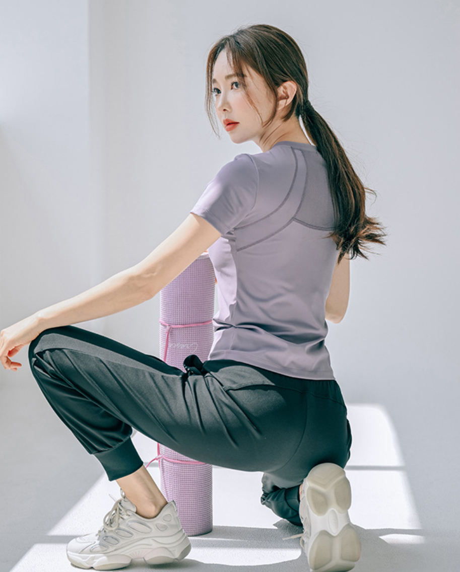 內置胸墊款V領顯瘦運動上衣（兩色）