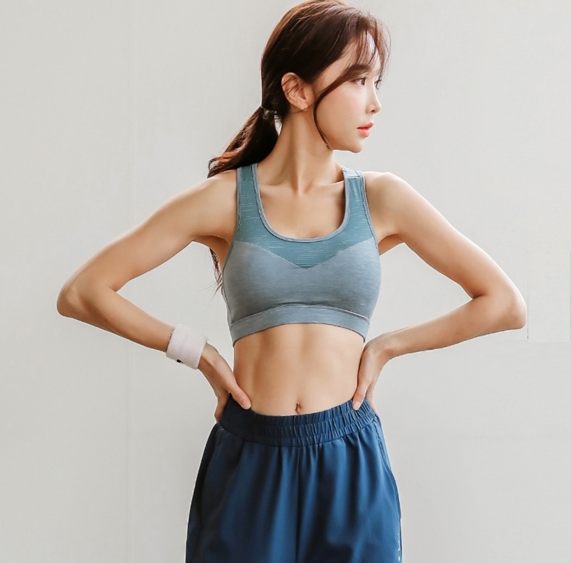 小挖空美背撞色拼接運動內衣（兩色）