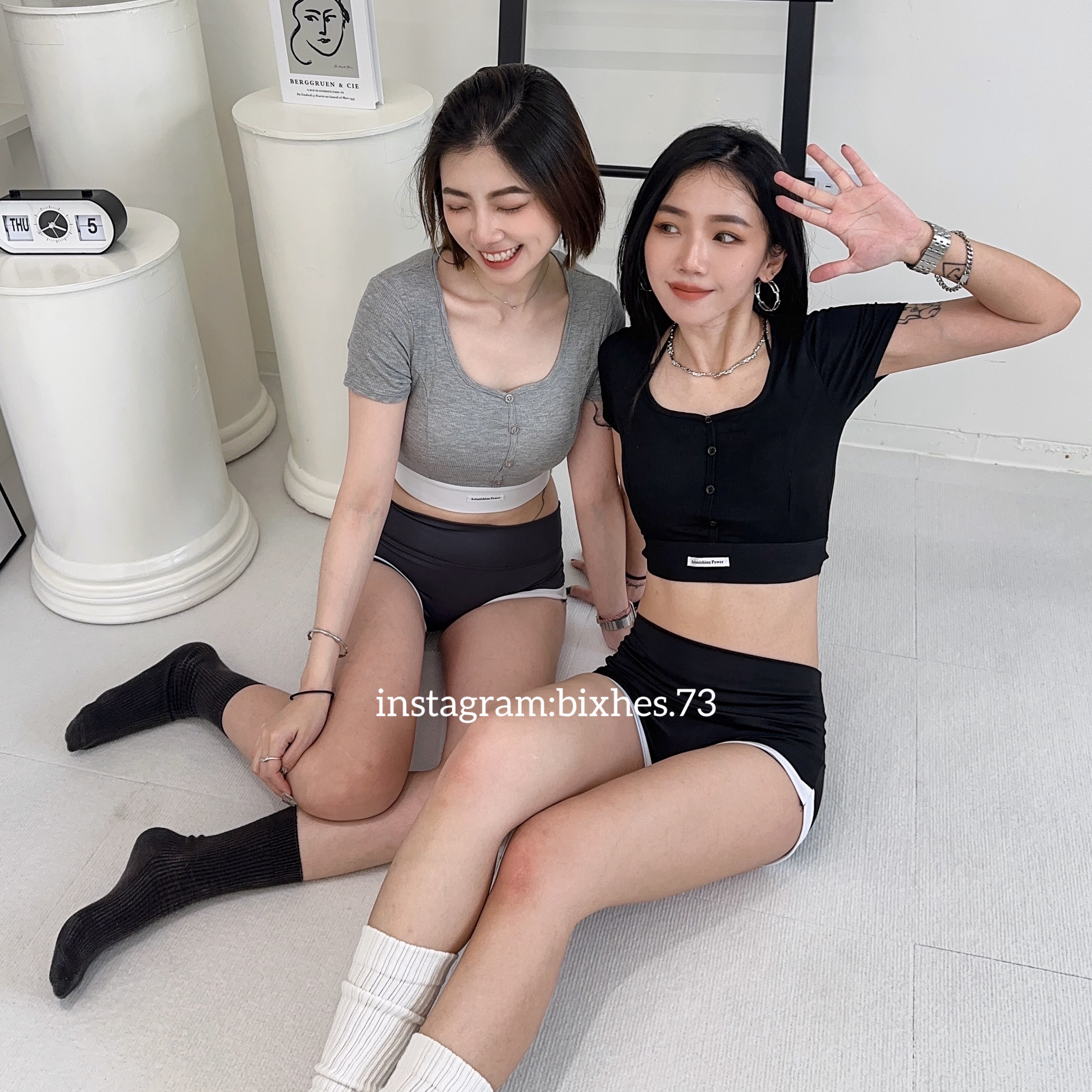 歐美排扣小標帶墊短版T(A00073)