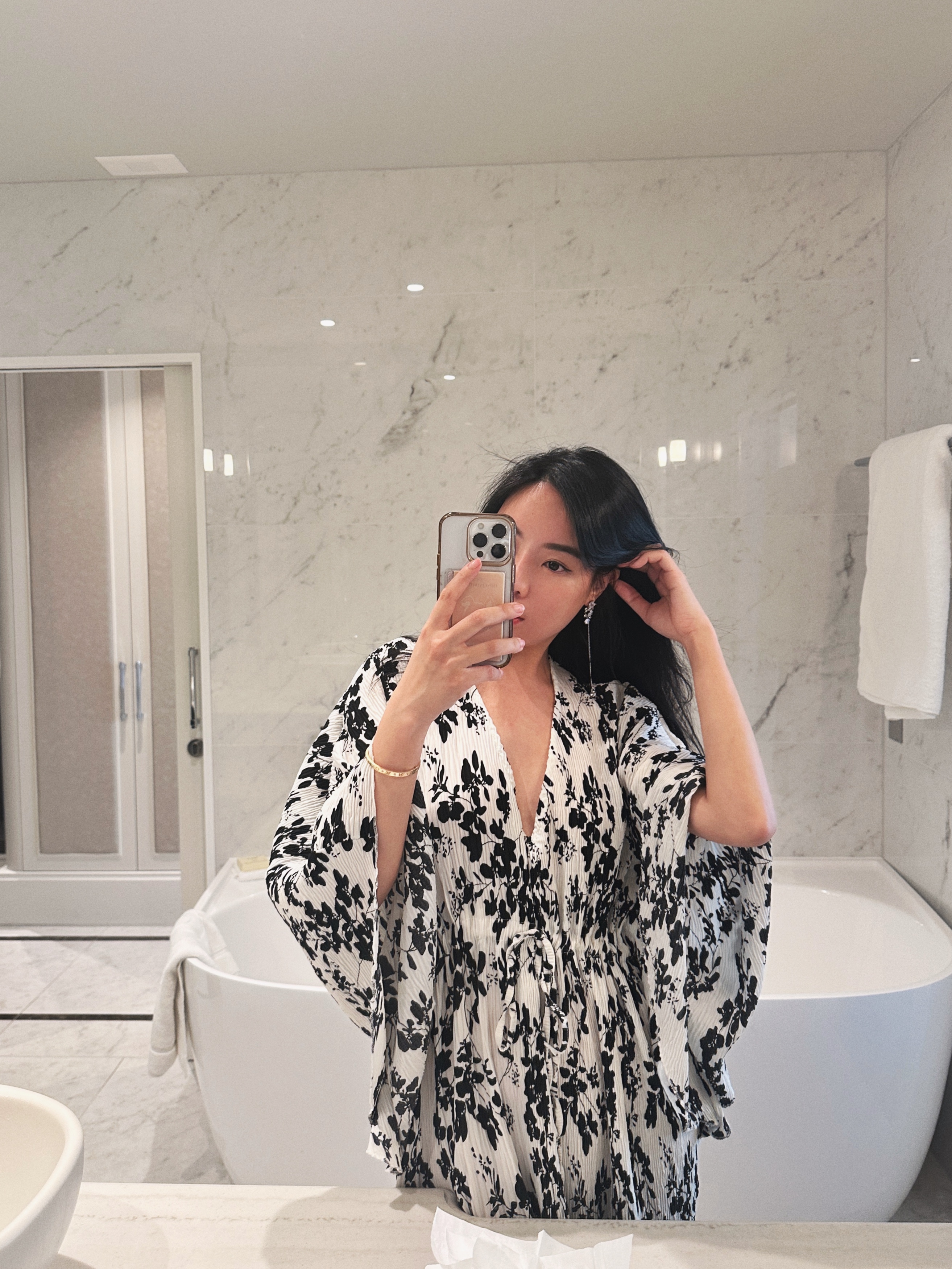 Various 嘉年華 印花壓褶長洋裝