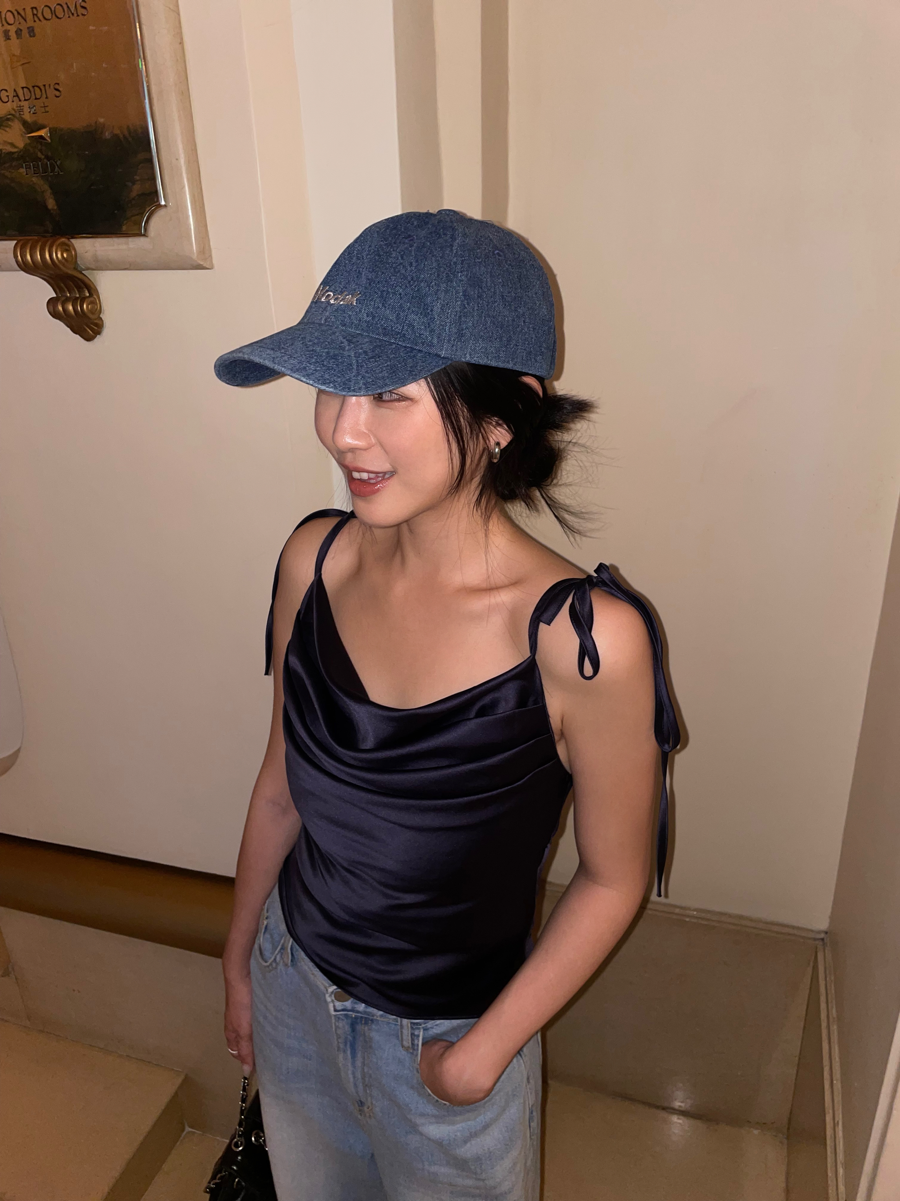 (訂購) 高級感女人味絹面吊帶背心 T0601 (深藍)