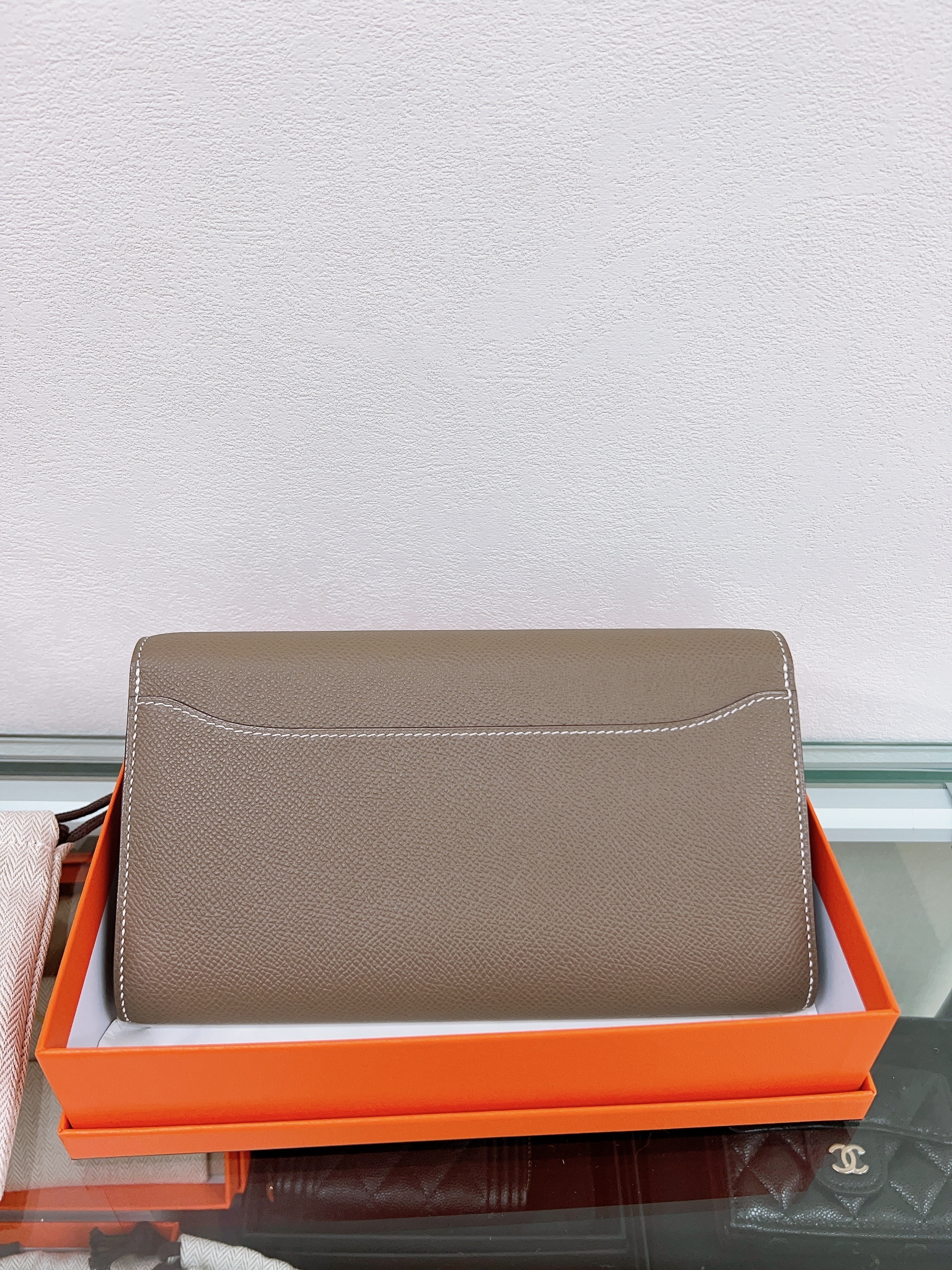 *Unused* Hermes constance to go wallet/ stamp W/ etoupe GHW