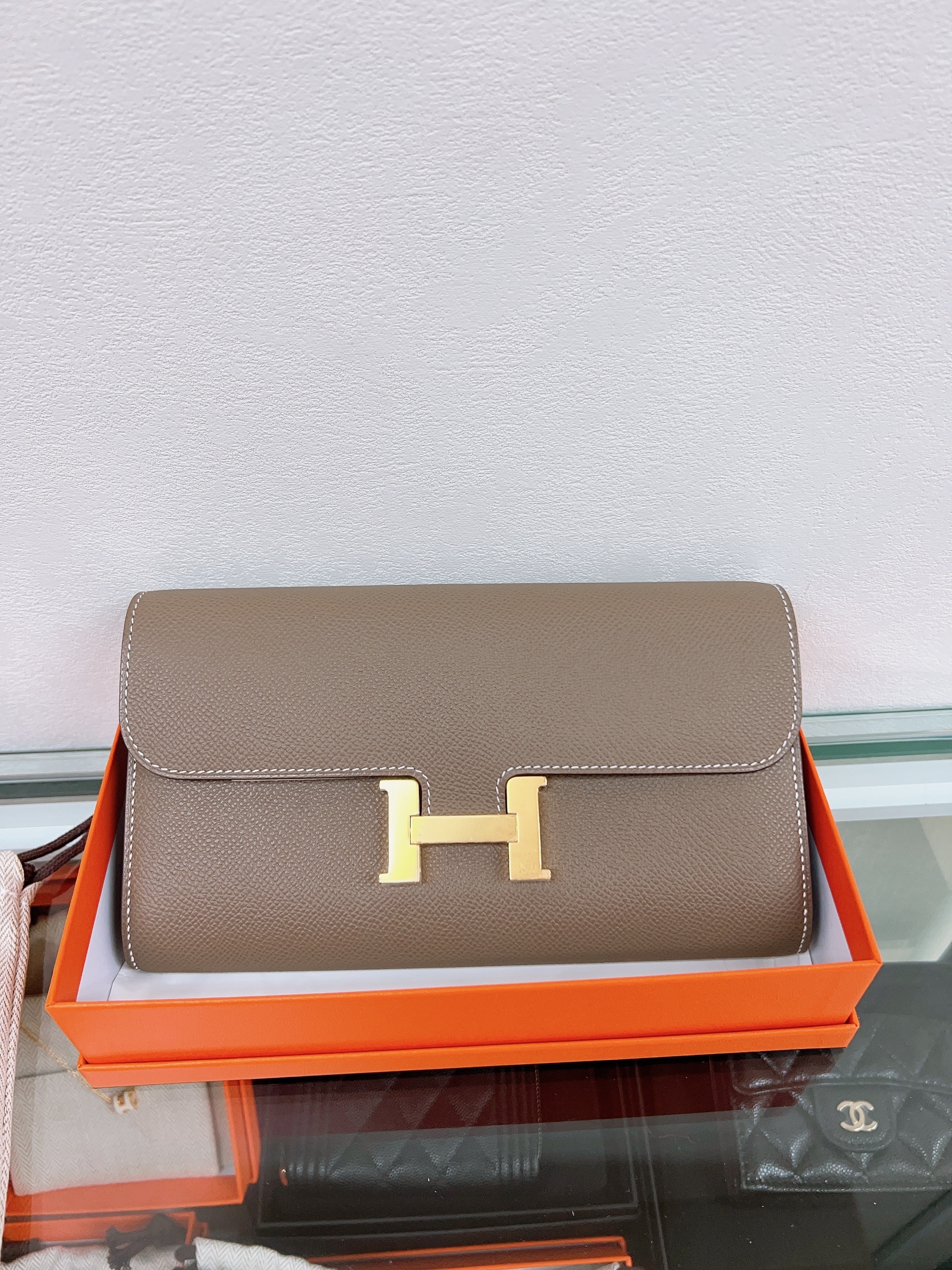*Unused* Hermes constance to go wallet/ stamp W/ etoupe GHW