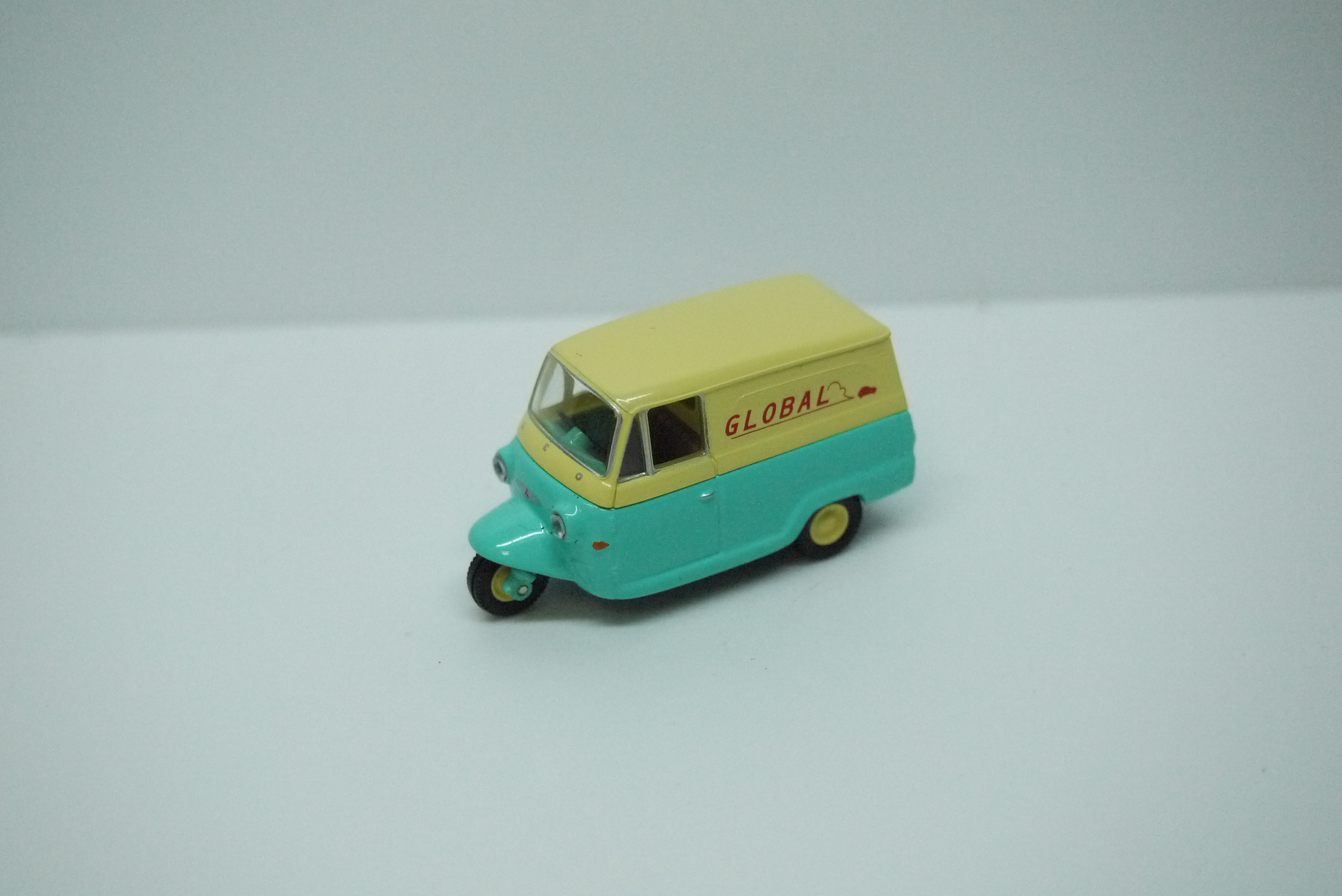 Tomytec 1:64 Daihatsu Midget Minicar Global Shop Limited Edition