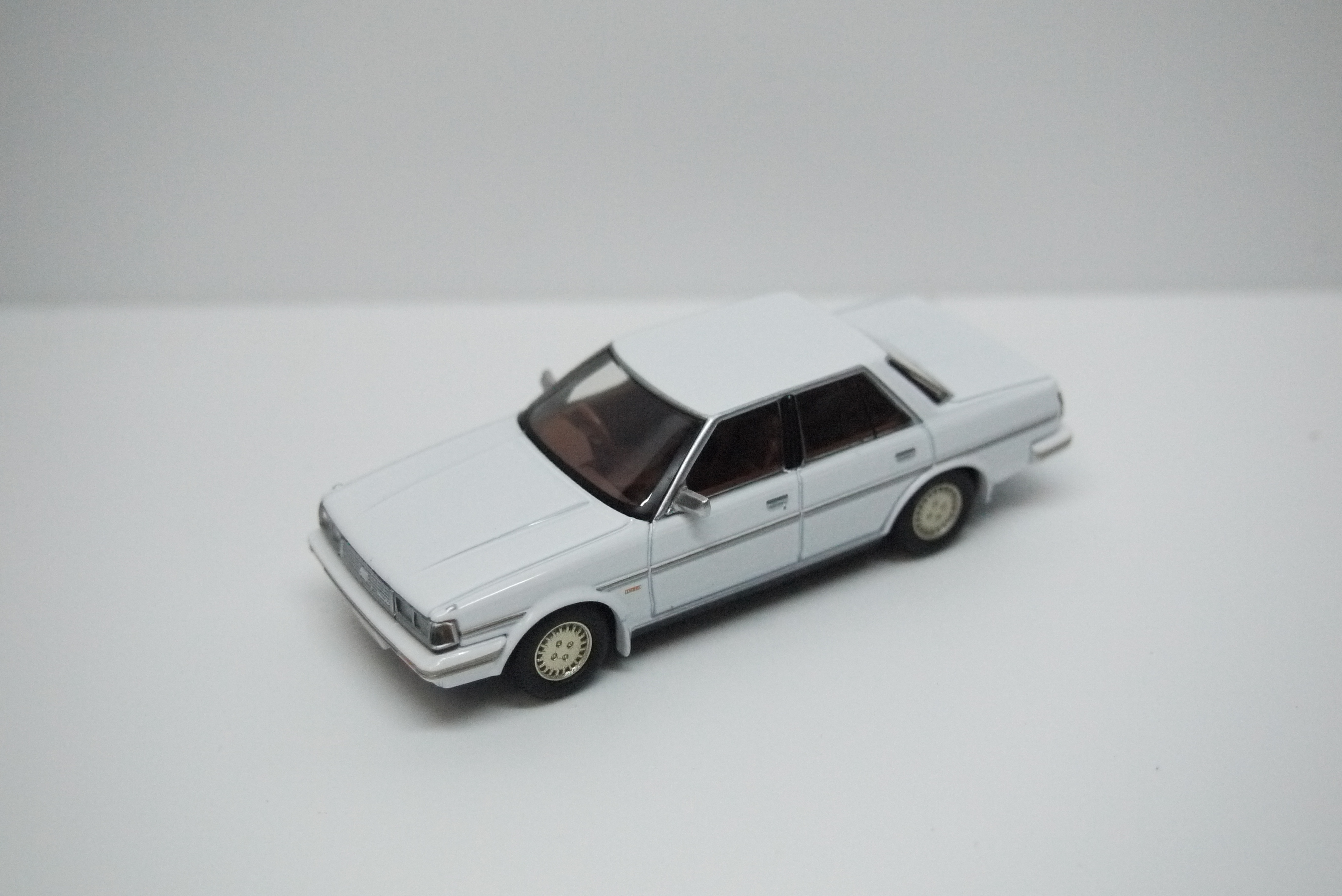 Tomytec 1:64 LV-N156c Toyota Cresta Exceed White
