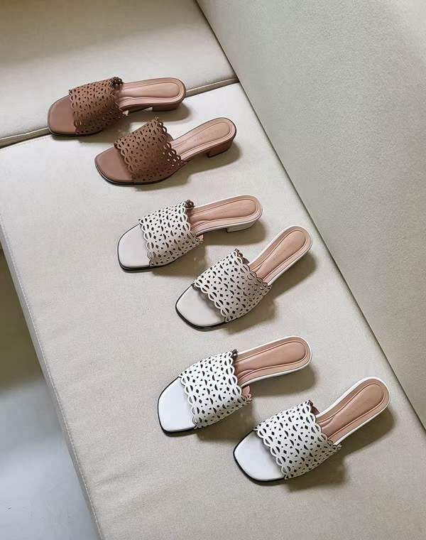 SC2709 真皮鏤空粗帶低踭拖鞋 (建議買大一碼)