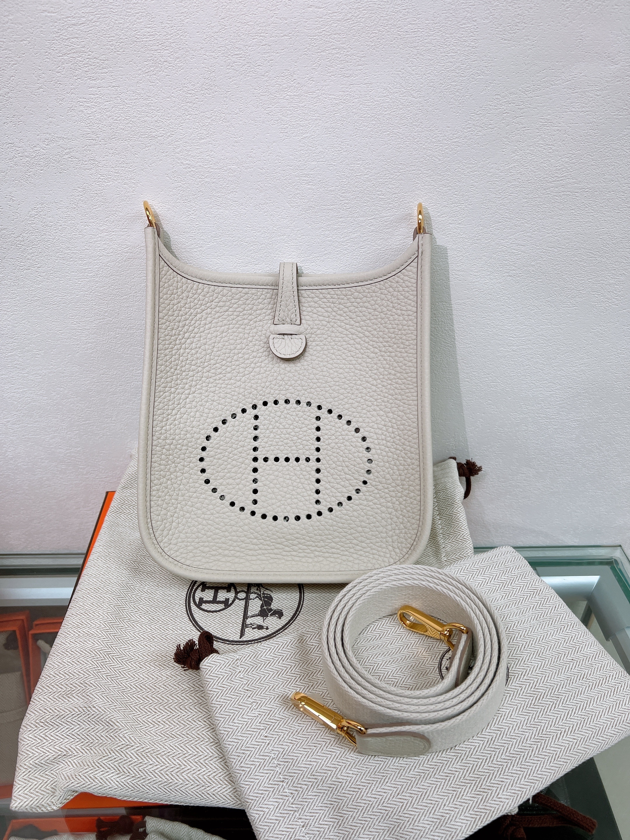 *Unused* Hermes mini evelyne / stamp B/ beton GHW