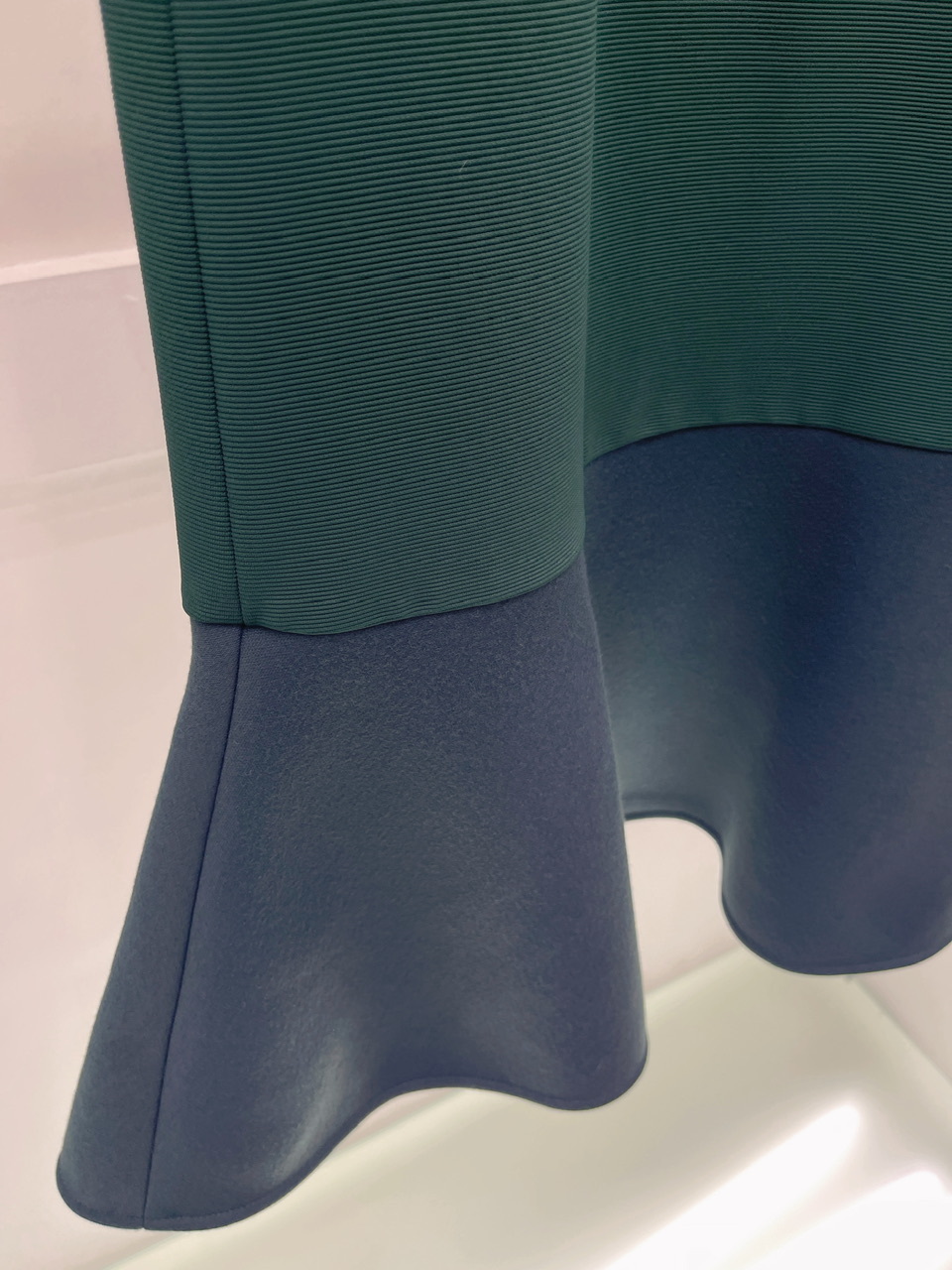 雙素材低裙擺洋裝