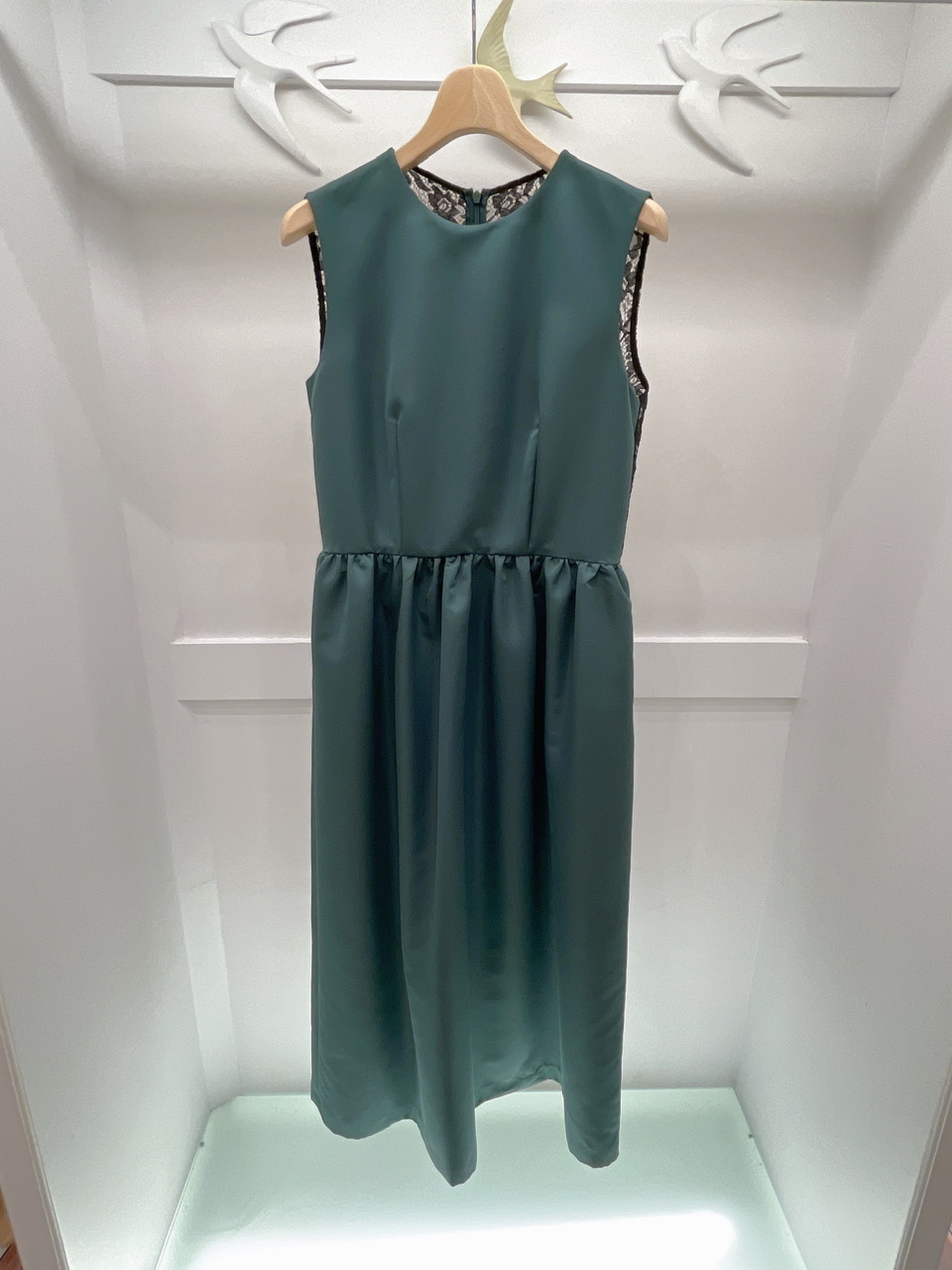 後蕾絲無袖洋裝