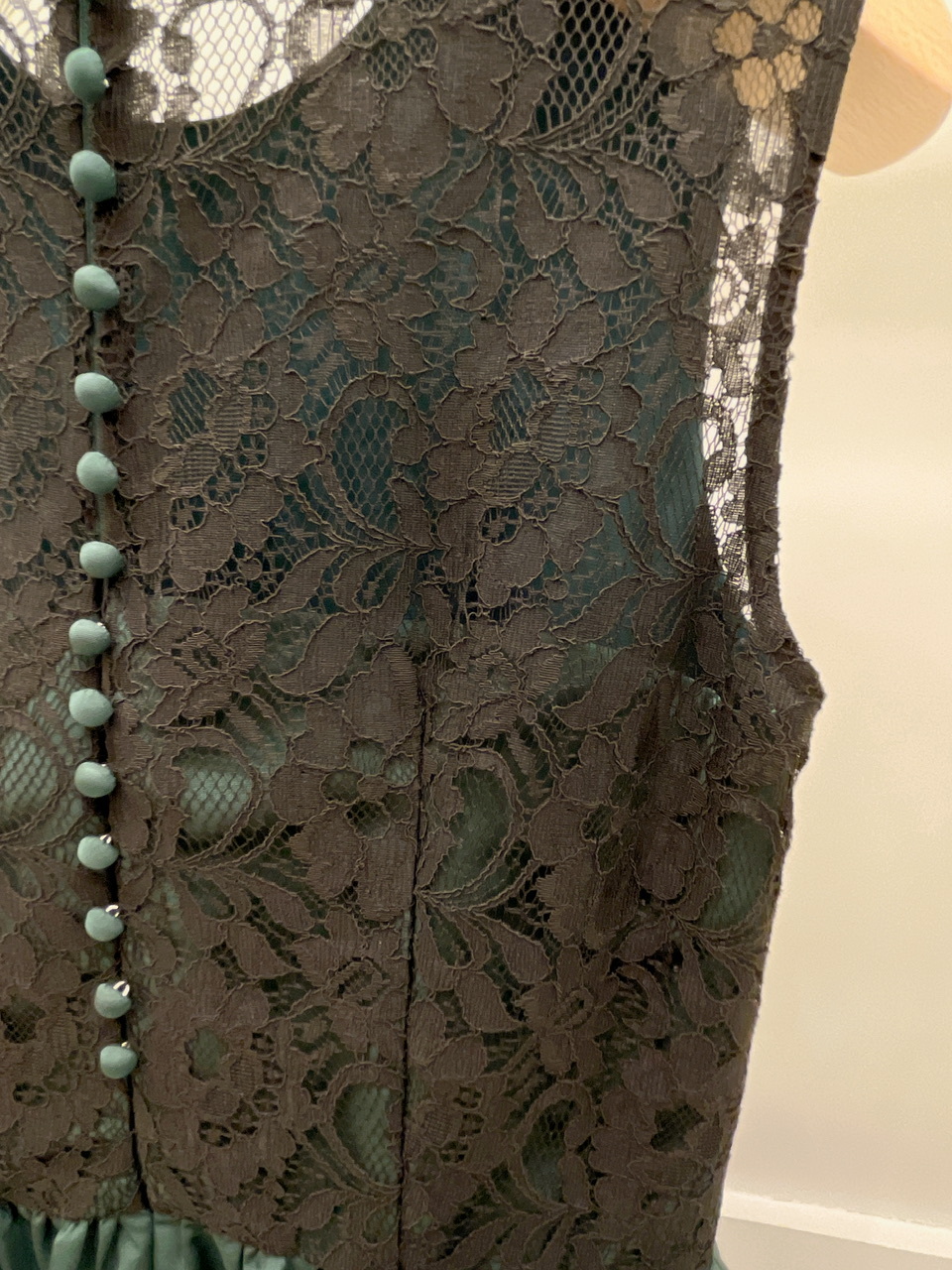 後蕾絲無袖洋裝