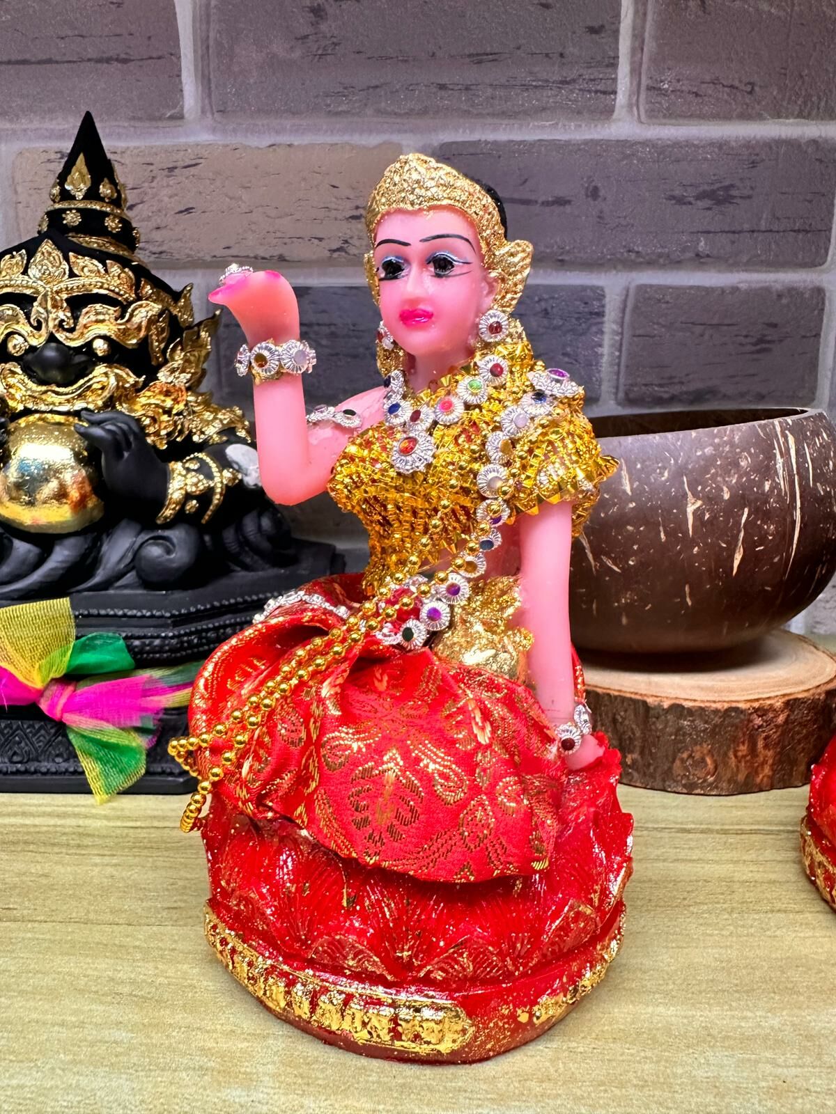 龍婆本廟 開光招財女神 旺財 助生意 (紅色）