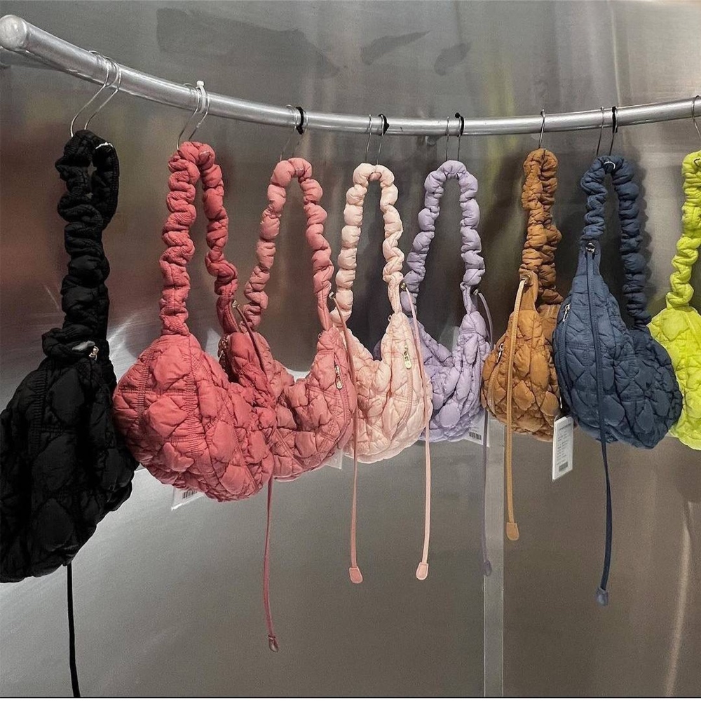 韓國代購 CARLYN COSY M 斜背 牛角包 雲朵包 背帶可伸縮 /預購