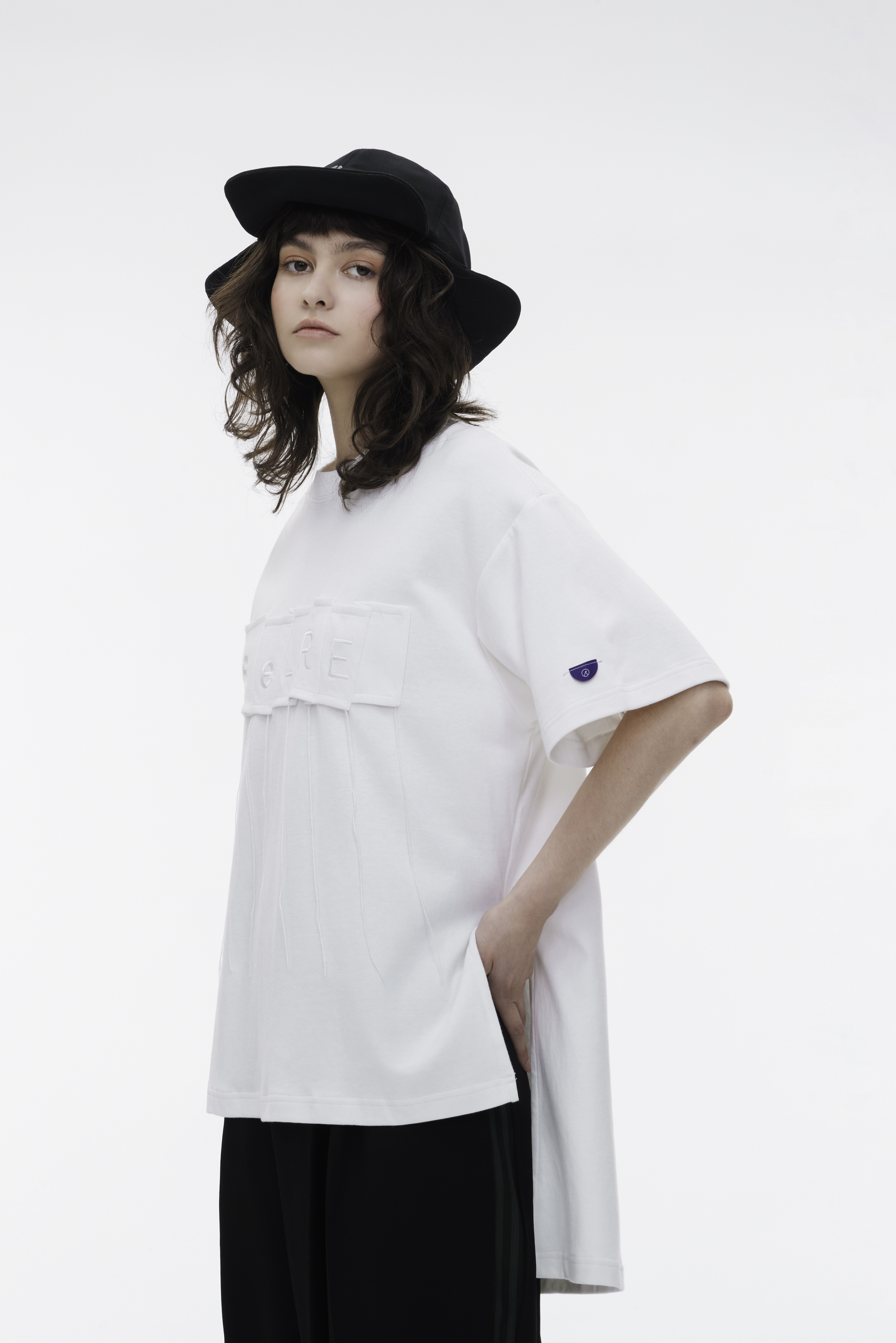 SeRE：FYI tee | White