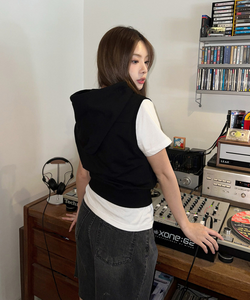 Muah Muah 刺繡Logo連帽背心 刺繡 背心 One size 兩色/預購