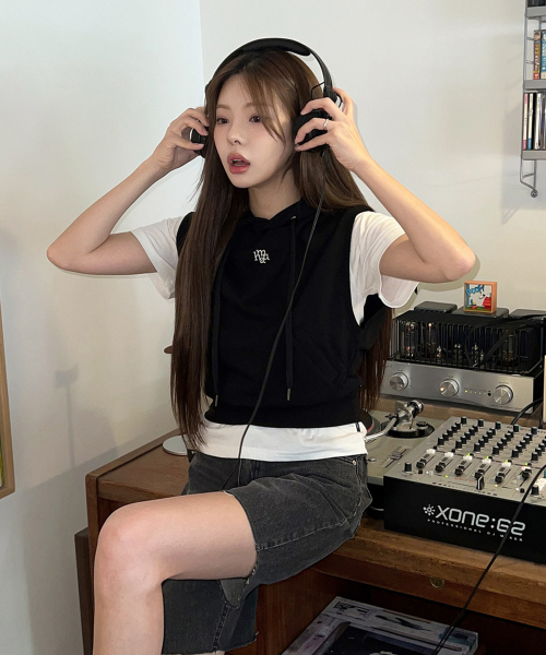 Muah Muah 刺繡Logo連帽背心 刺繡 背心 One size 兩色/預購