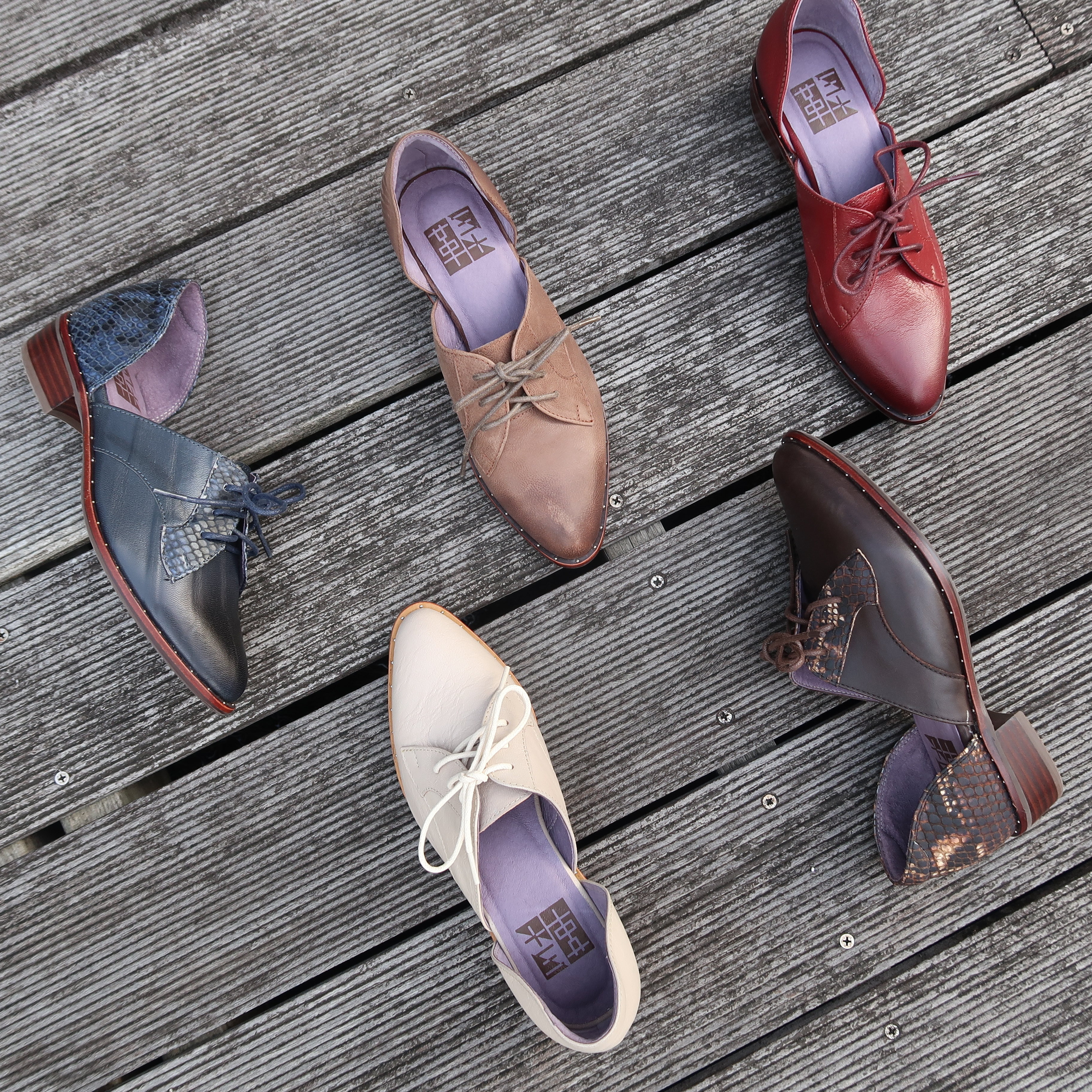 【逆時光】真皮鉚釘沿條德比綁帶側V挖空小木跟紳士鞋