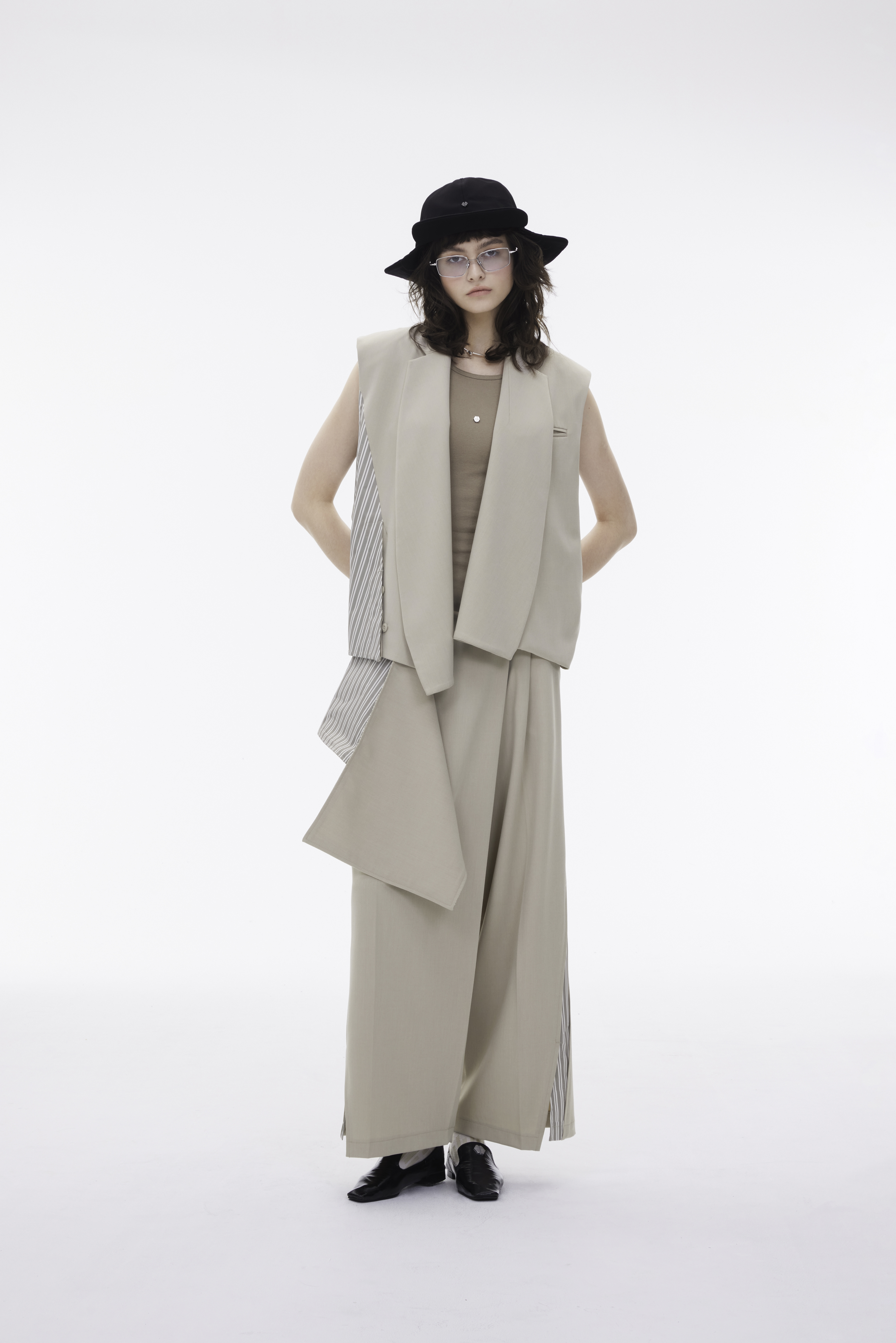 SeRE：ETA asymmetrical vest | Beige