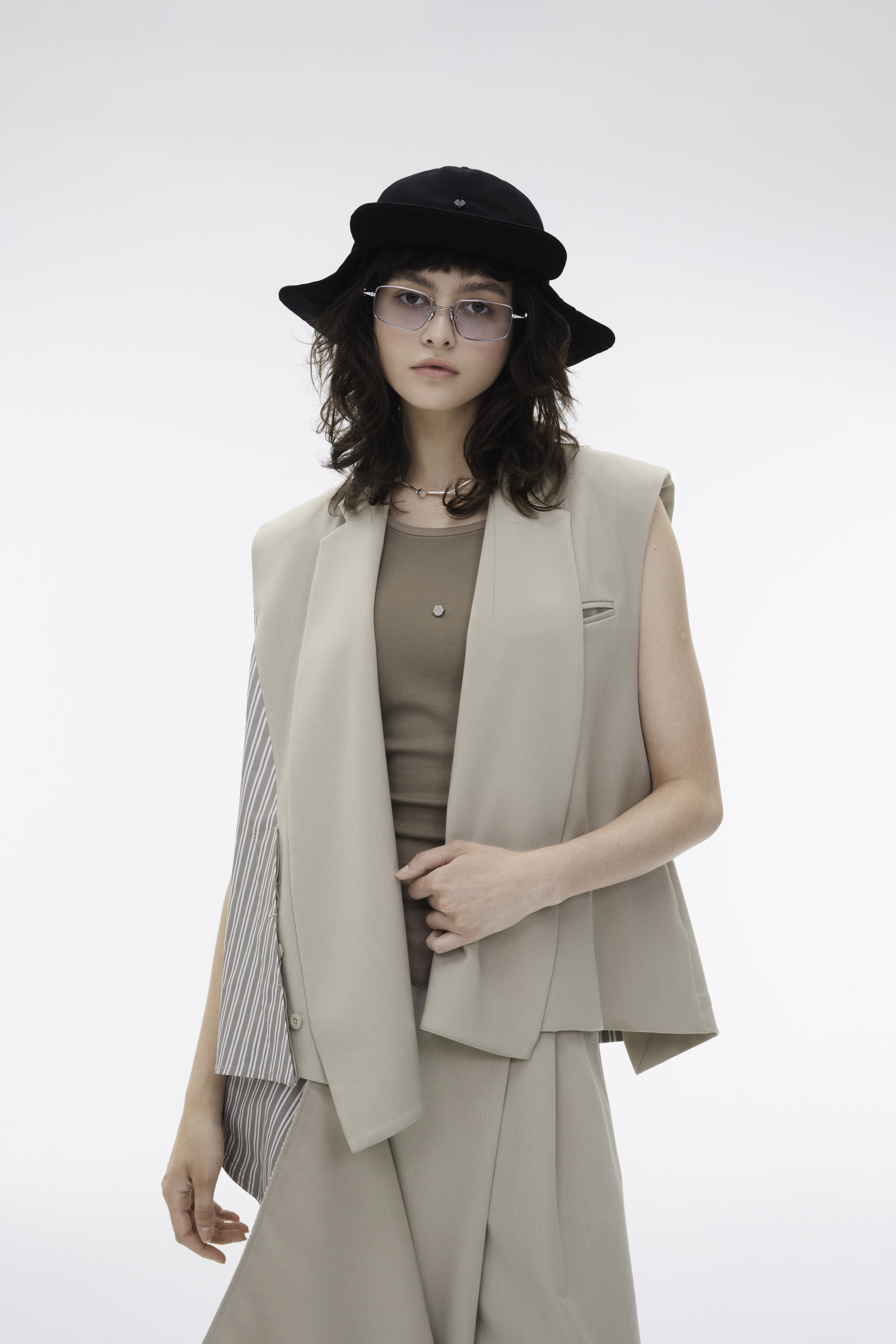 SeRE：ETA asymmetrical vest | Beige