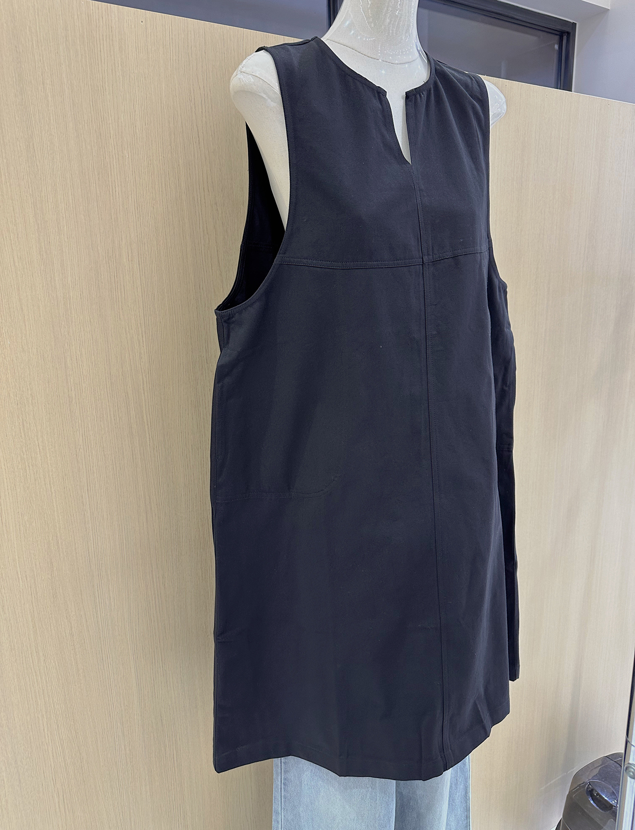 質感小V剪裁洋裝