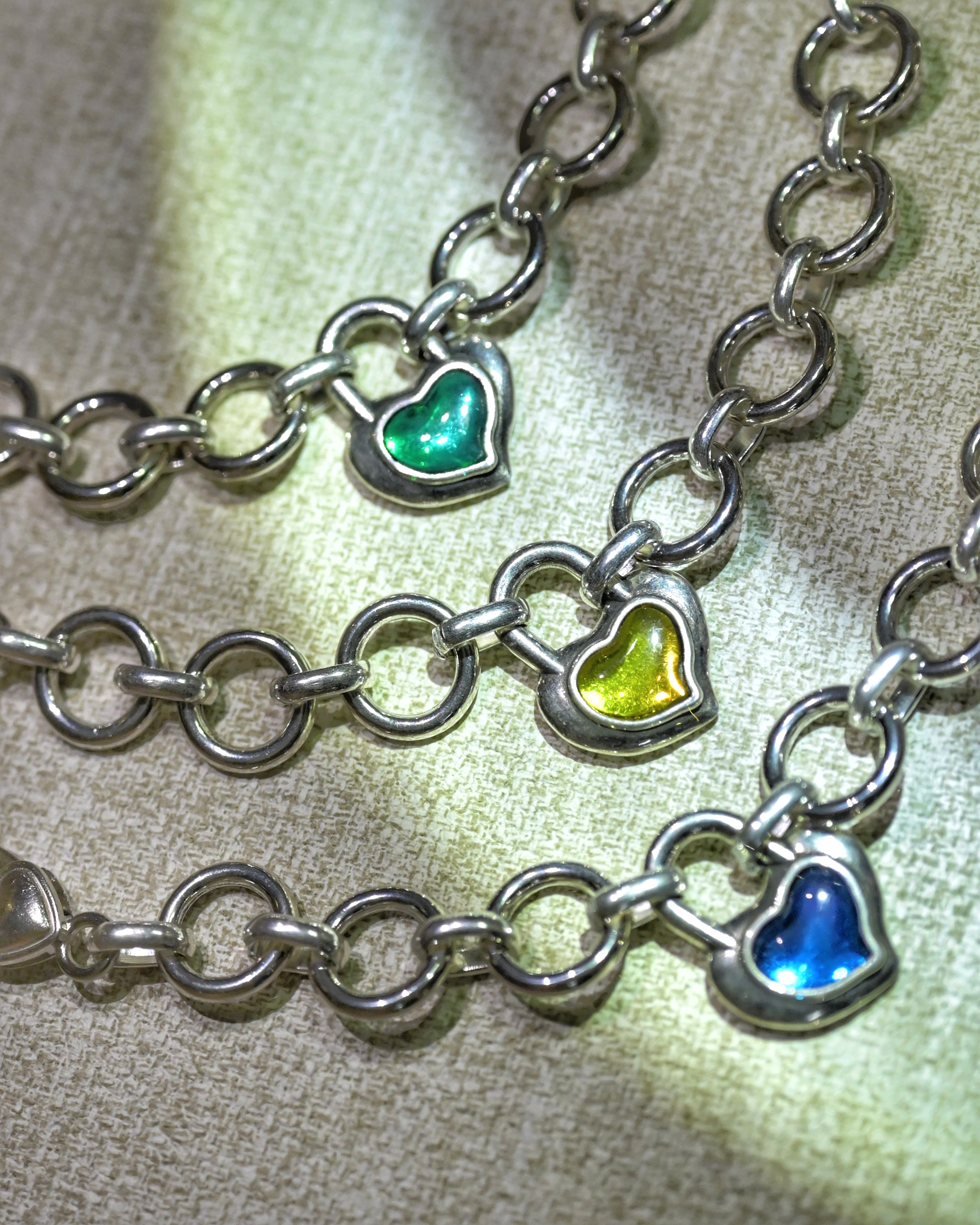 Otro Accesorio 吊心彩石環扣手鍊